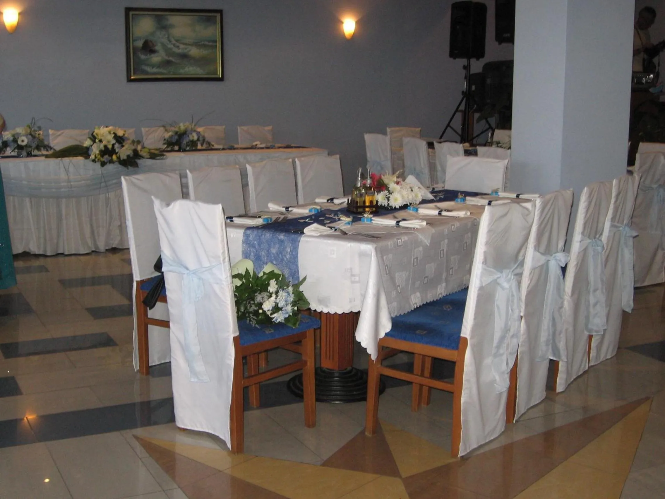 Restaurant/places to eat in Hotel Evridika