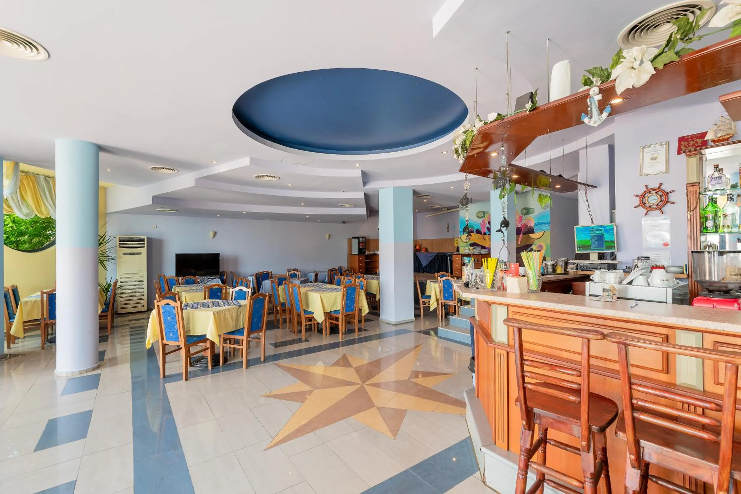 Restaurant/places to eat in Hotel Evridika