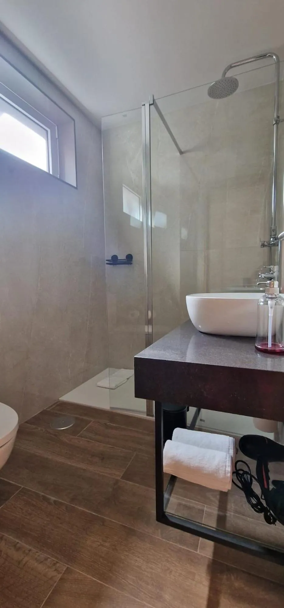 Shower in Alma Invicta Alegria