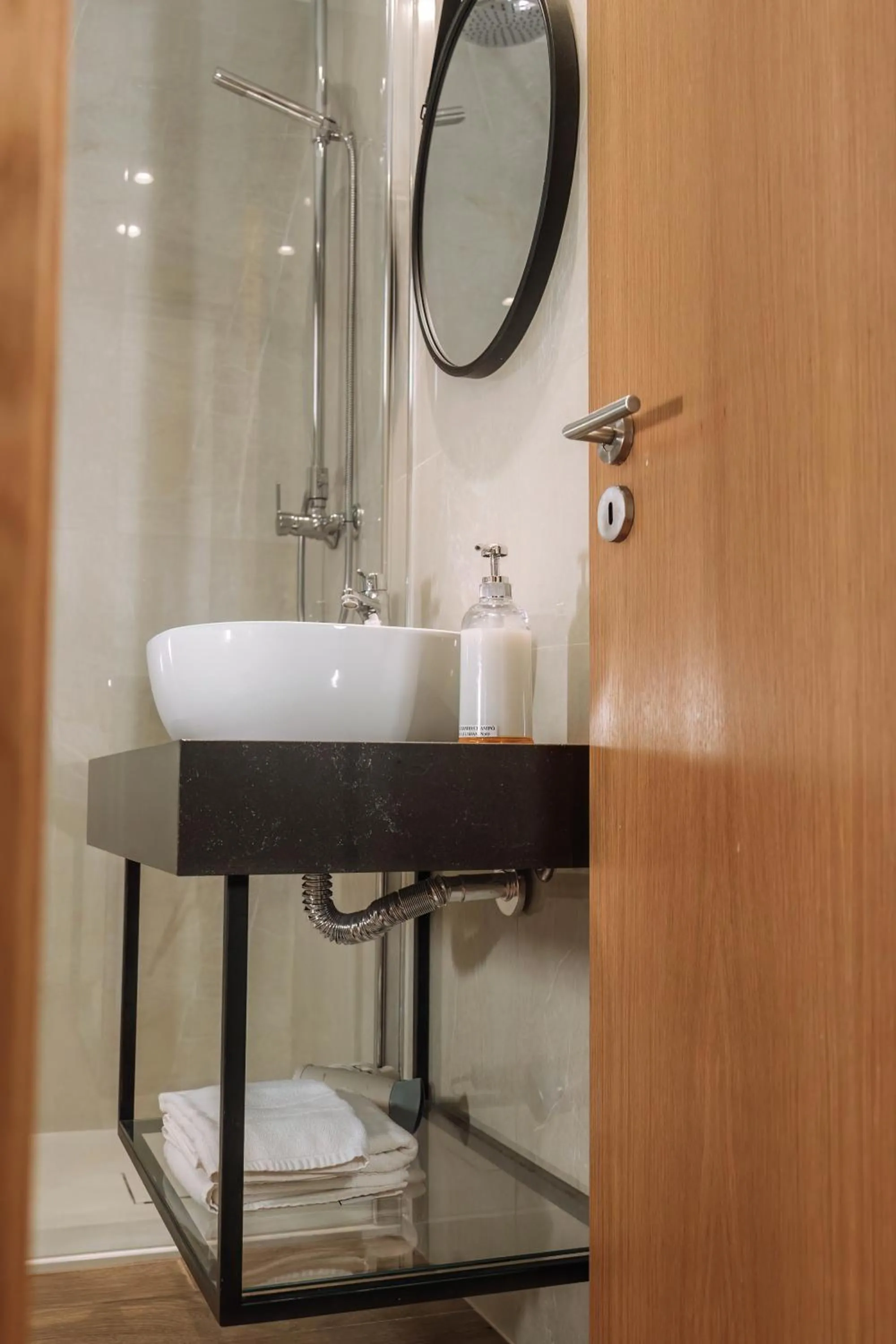 Shower in Alma Invicta Alegria