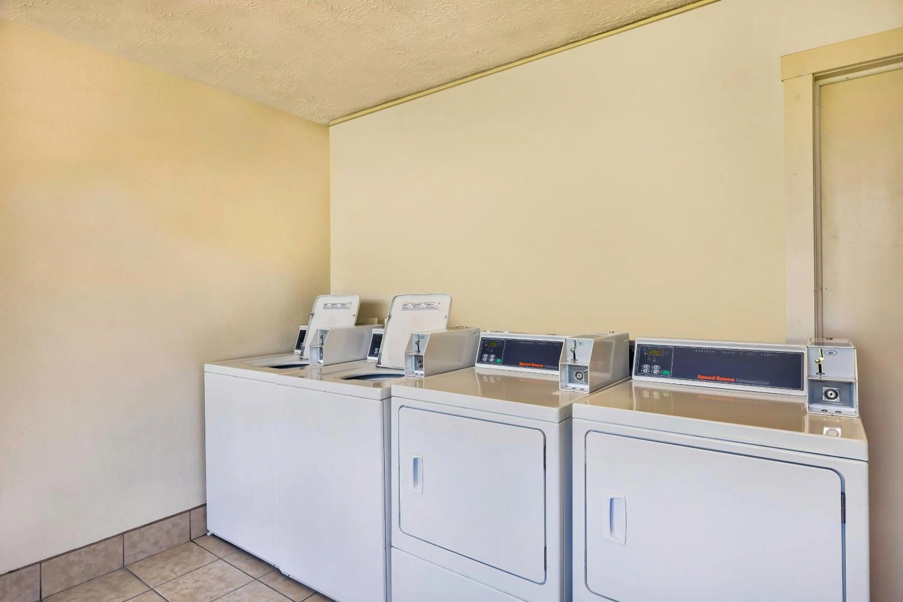 washing machine in Motel 6-Mount Jackson, VA - Shenandoah
