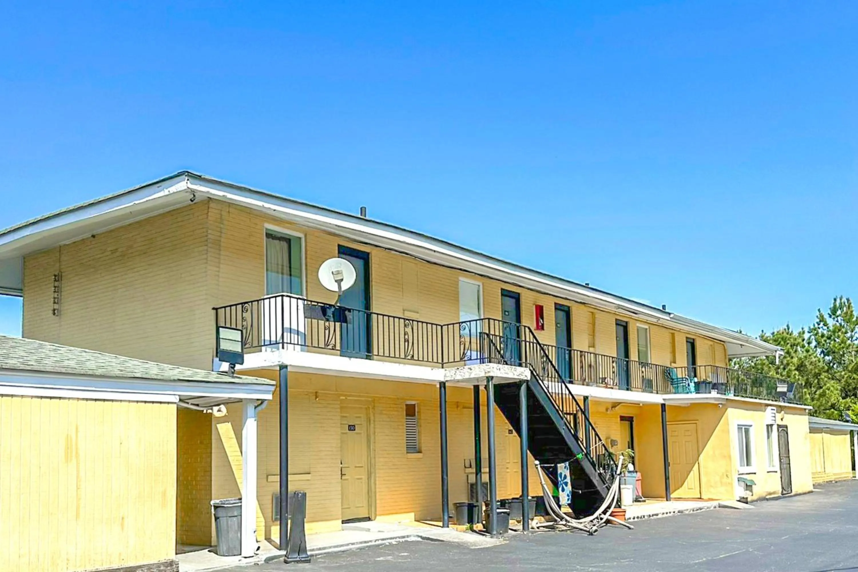 Facade/entrance in OYO Hotel Jonesboro Near Atlanta Airport