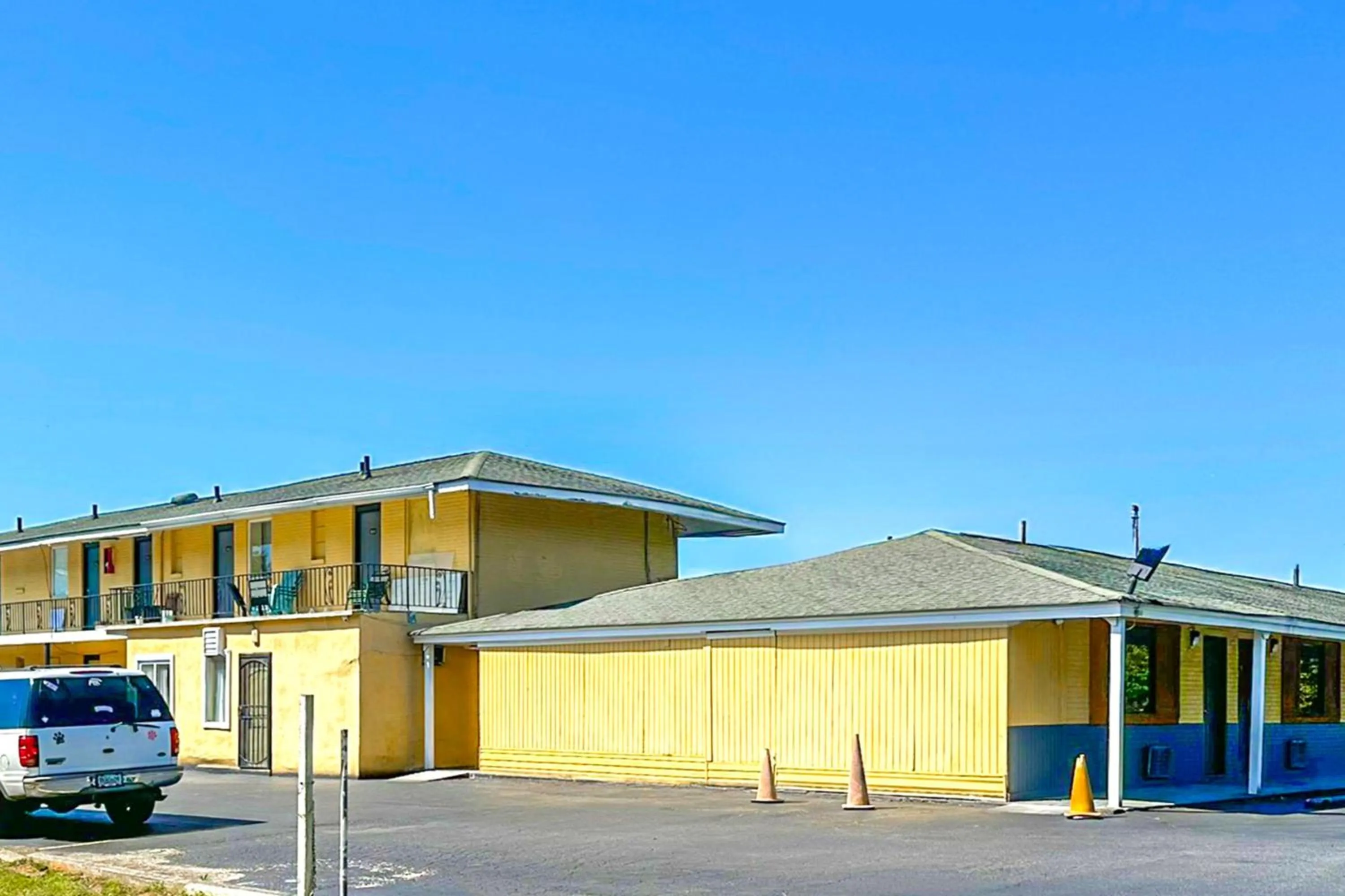 Parking in OYO Hotel Jonesboro Near Atlanta Airport