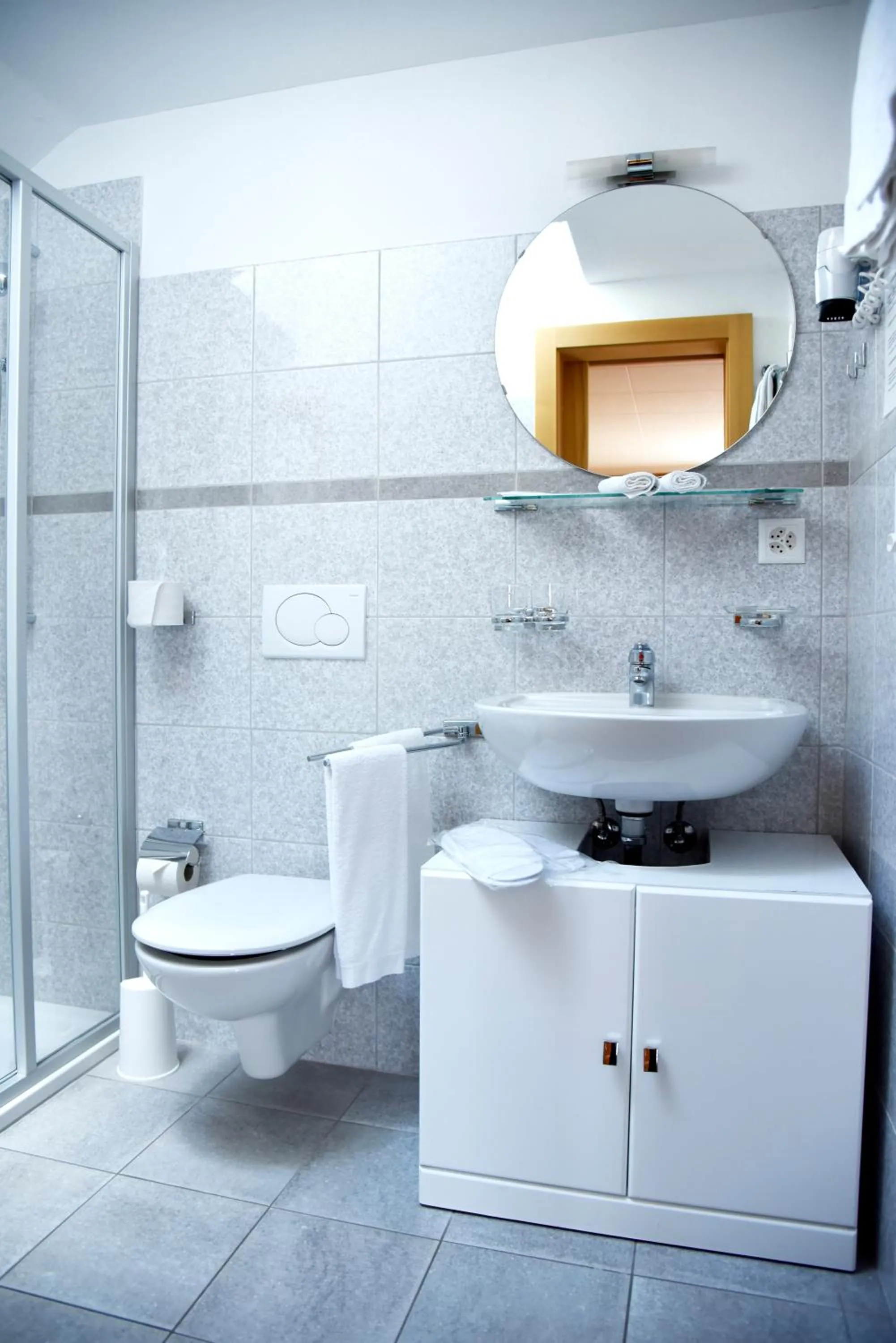 Shower in Albergo Lardi