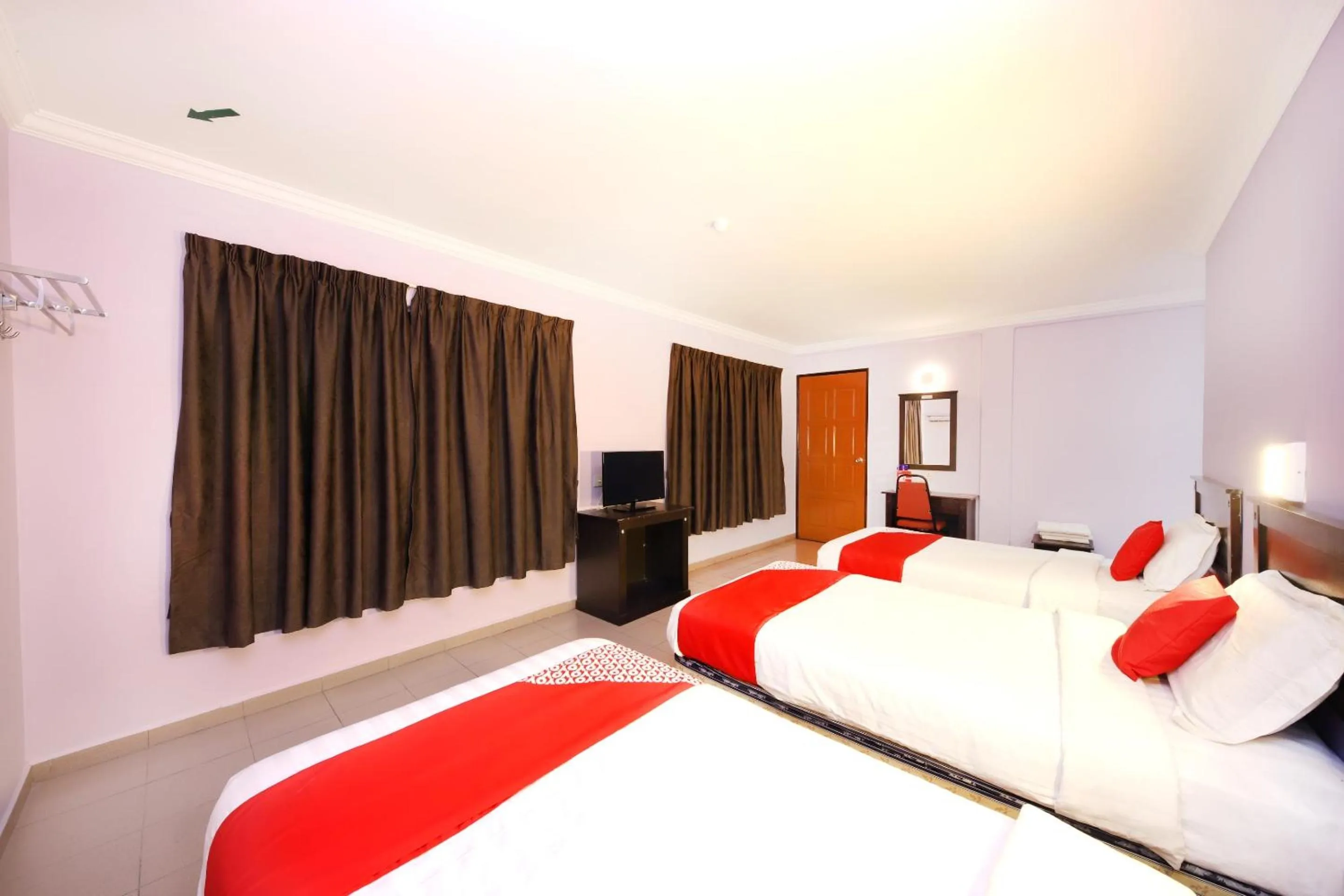 Bedroom, Bed in Super OYO 473 Comfort Hotel 2