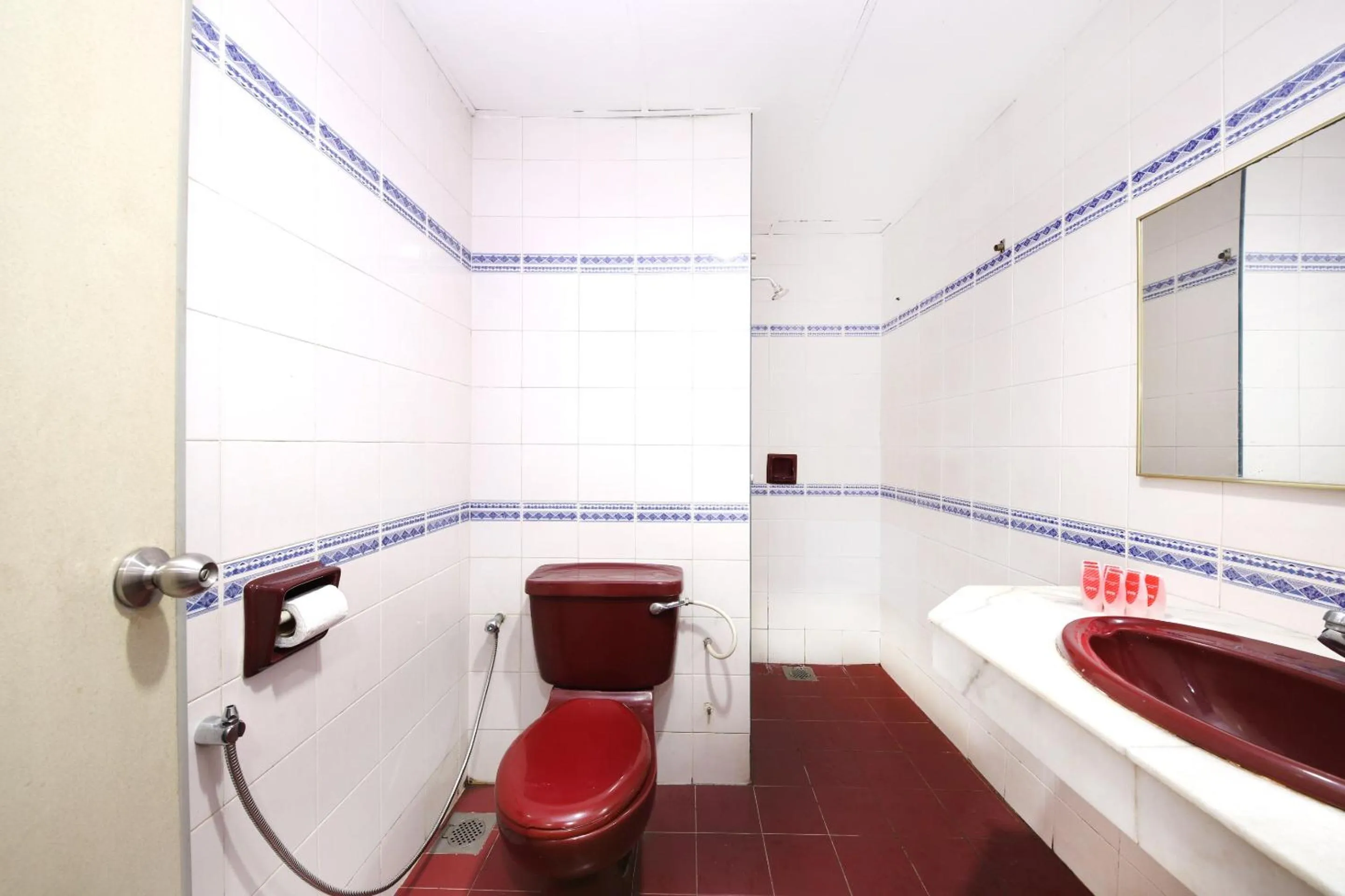 Bathroom in Super OYO 473 Comfort Hotel 2