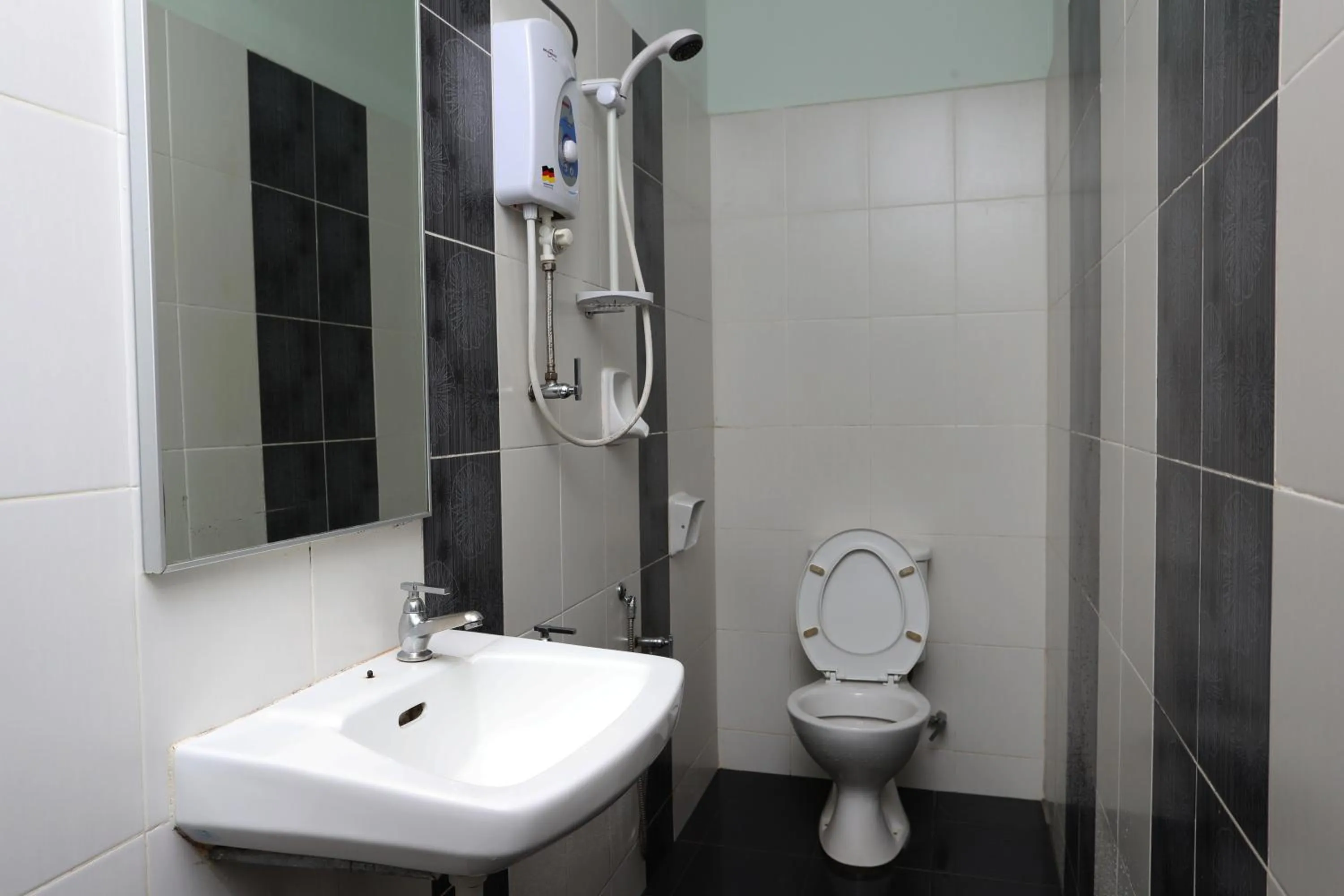 Shower in Hotel Rembia