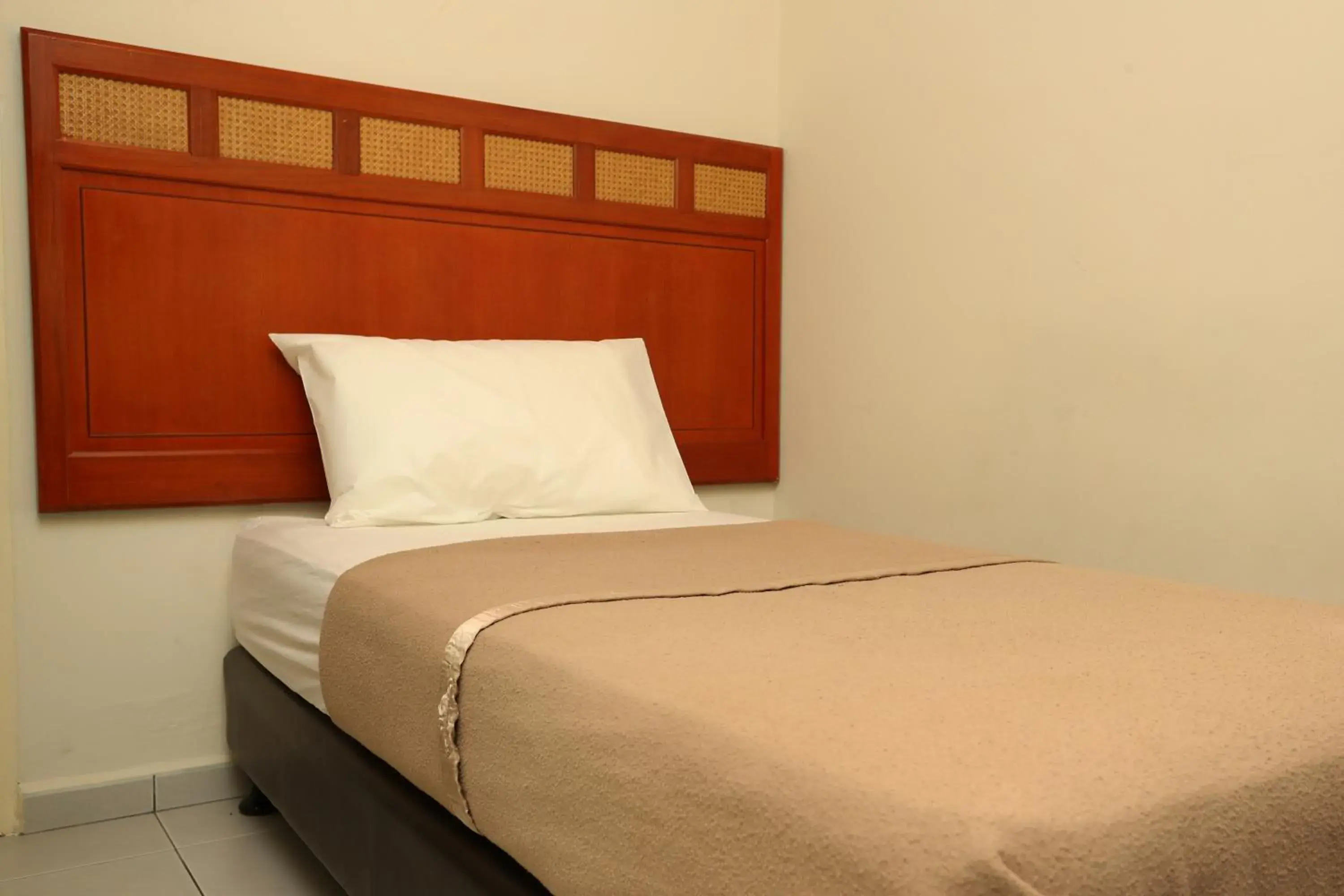 Standard Single Room with Shower - single occupancy in Hotel Rembia Standard Single Room with Shower - single occupancy in Hotel Rembia