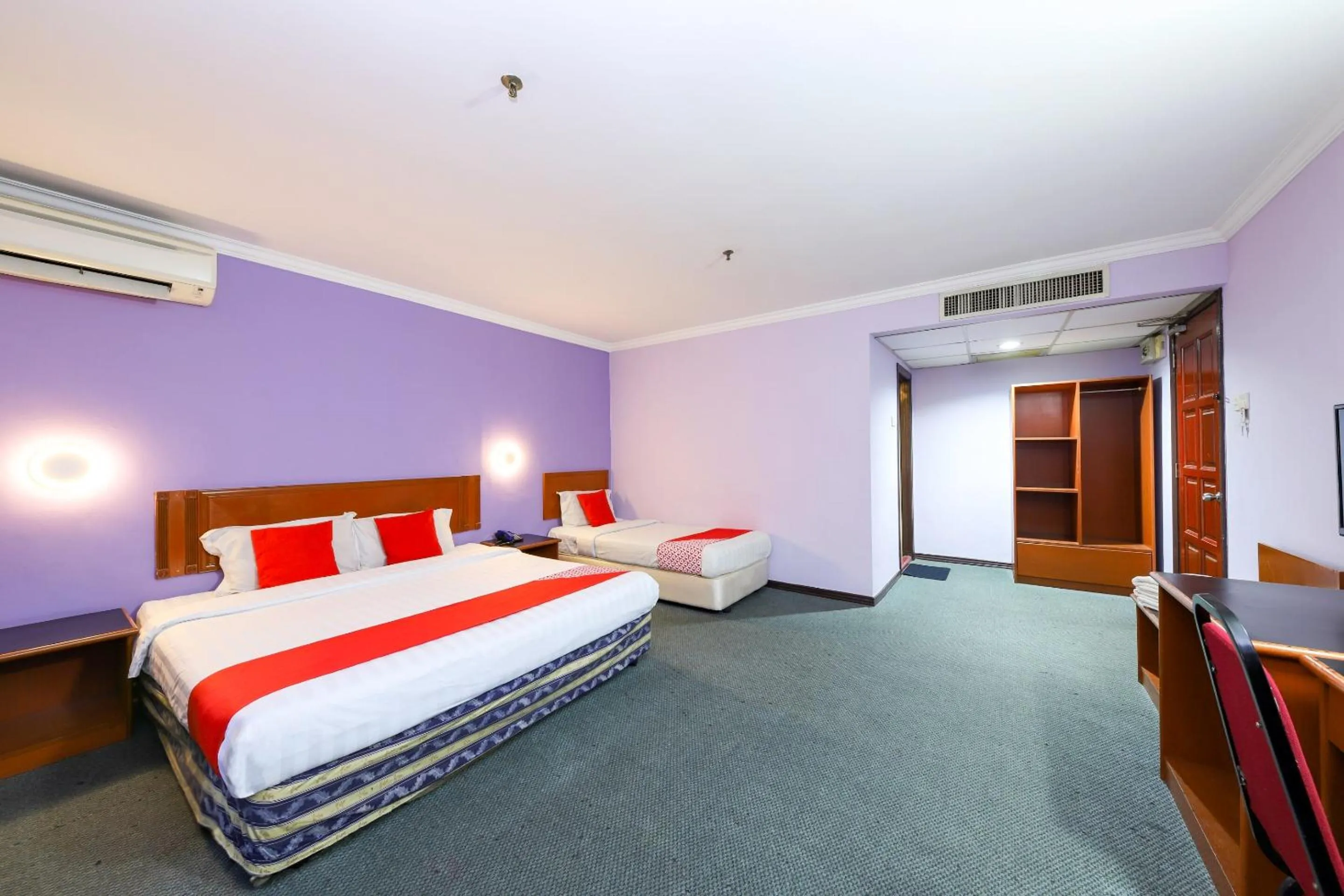 Bedroom in OYO 472 Comfort Hotel 1