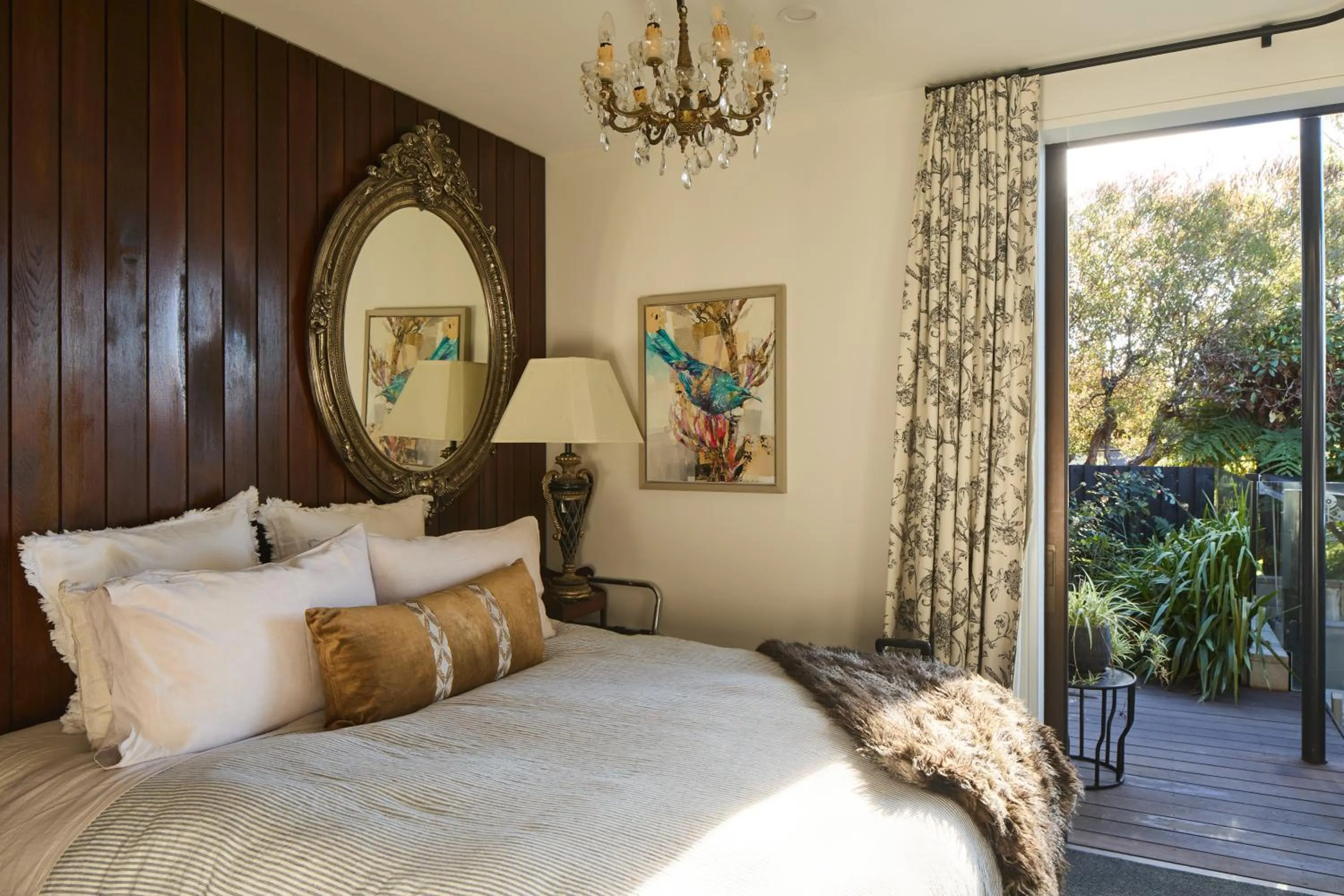 Balcony/Terrace, Bed in Newton Heights