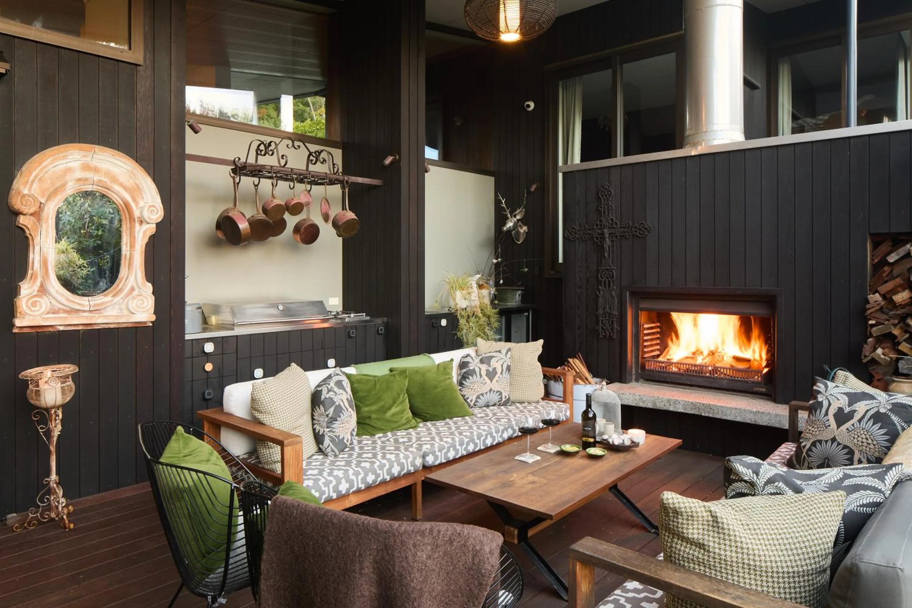 Communal lounge/ TV room in Newton Heights