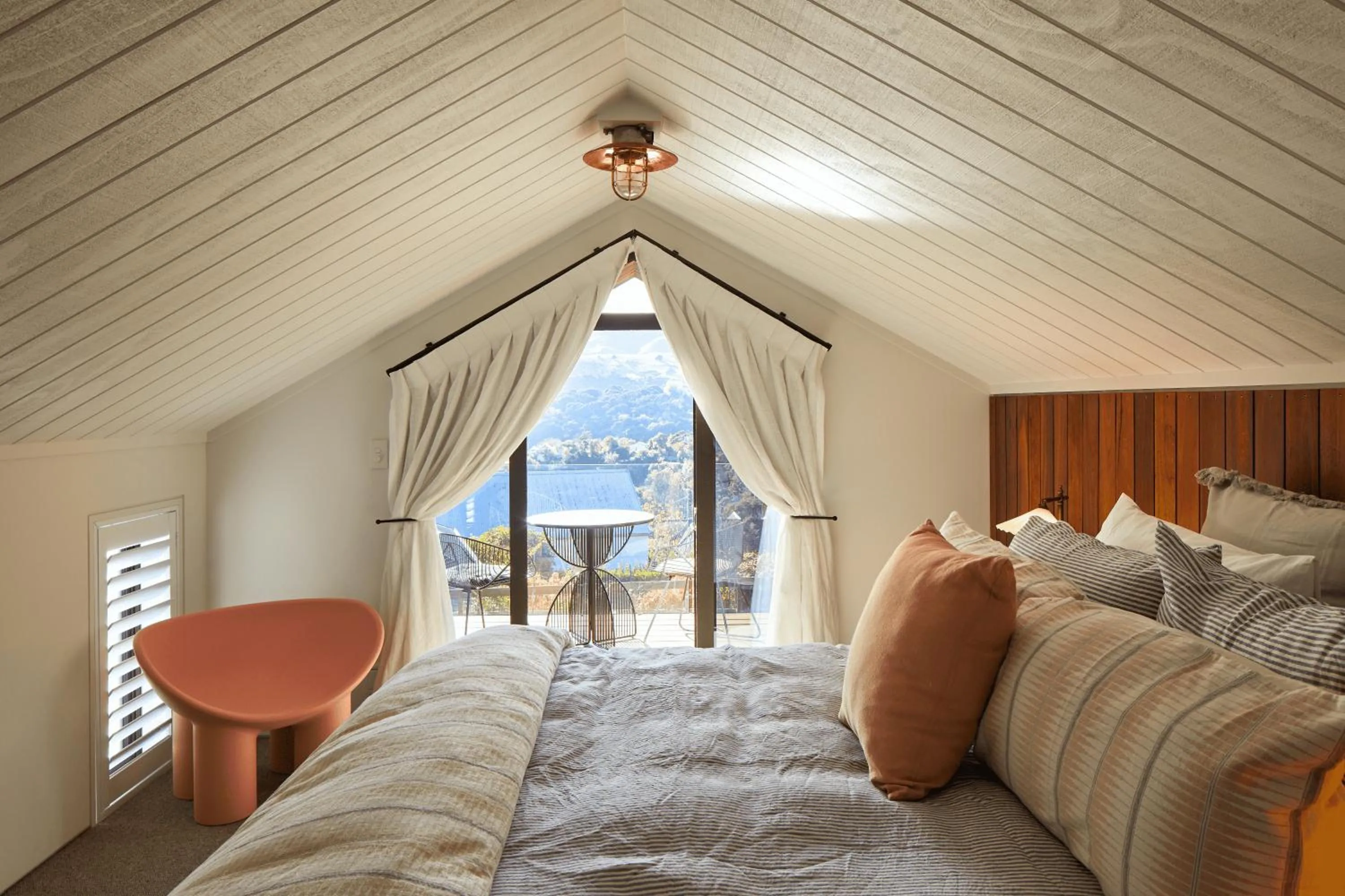 Bed in Newton Heights