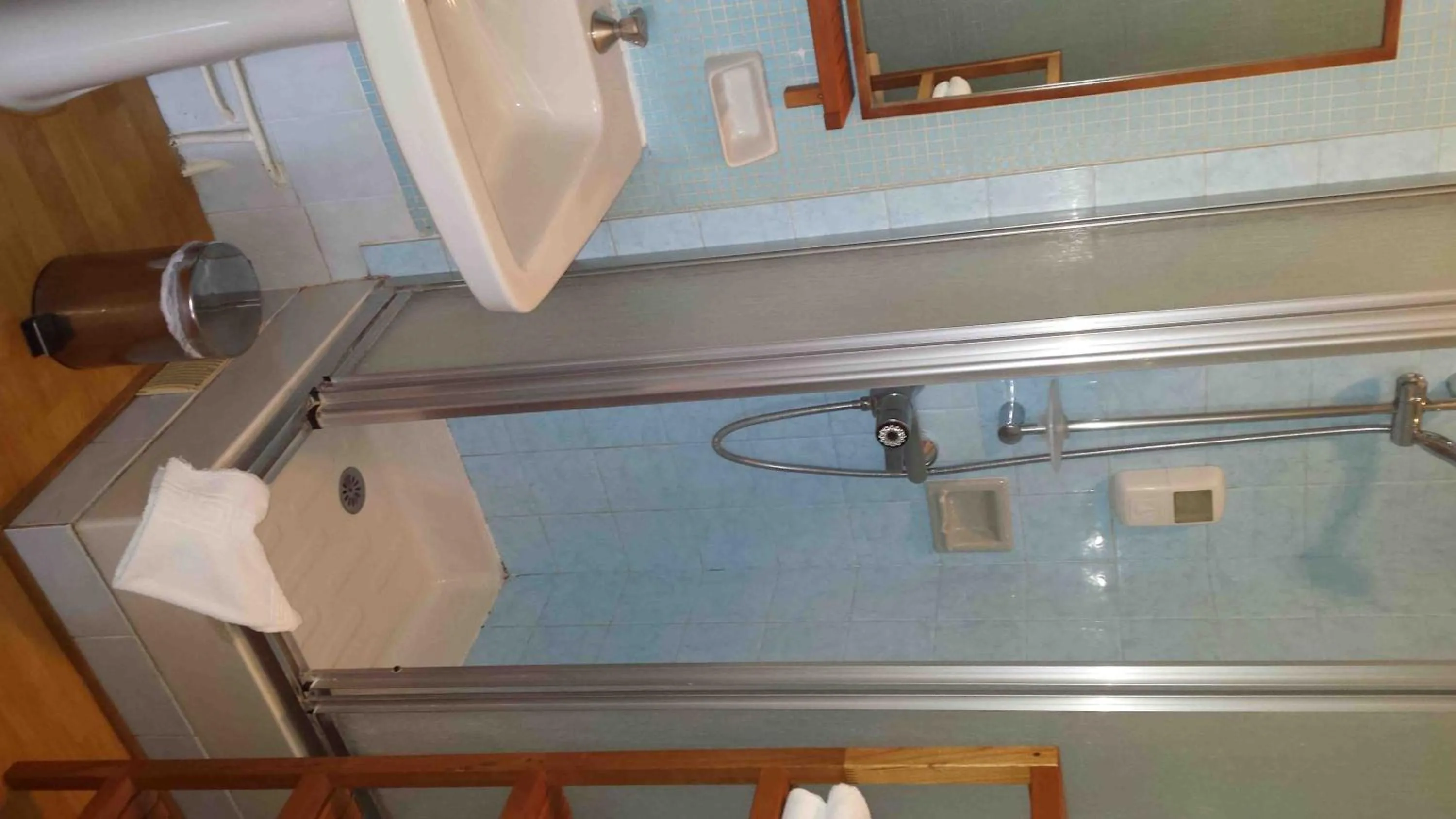 Shower, Bathroom in Grand Hotel de l'étoile