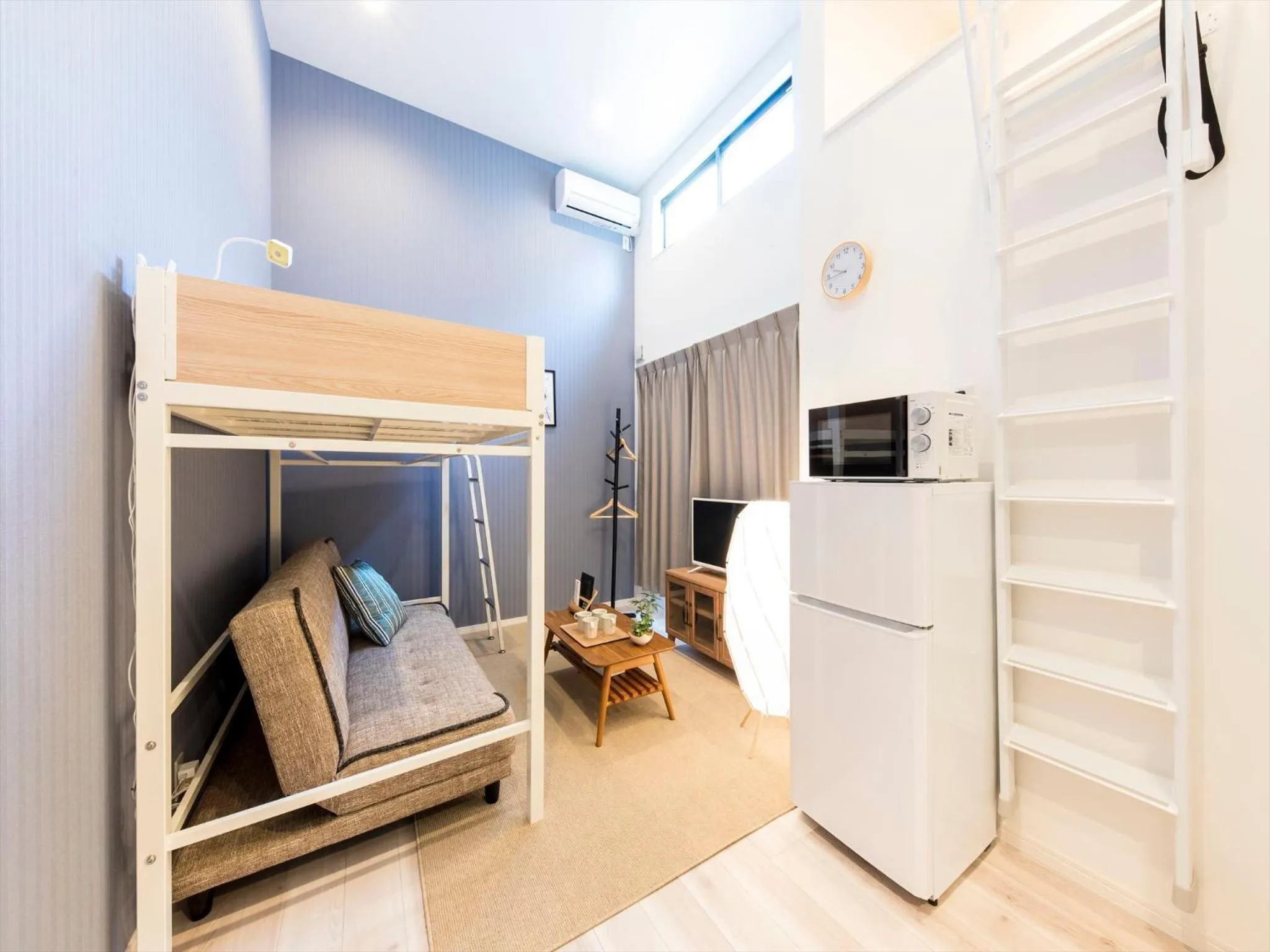 Living room, Bed in TRIP POD SUMIYOSHI B