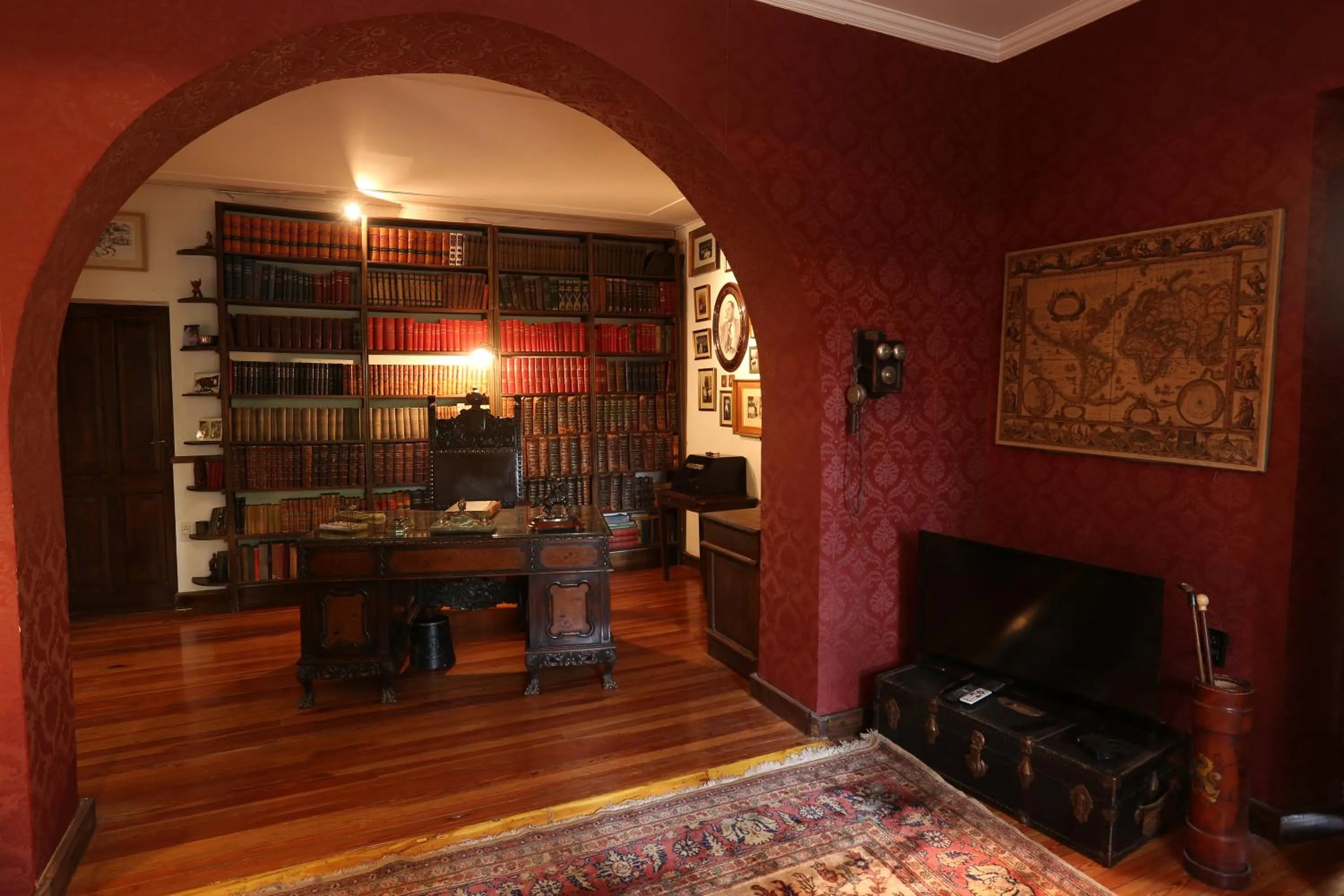 Library in Finca Adalgisa