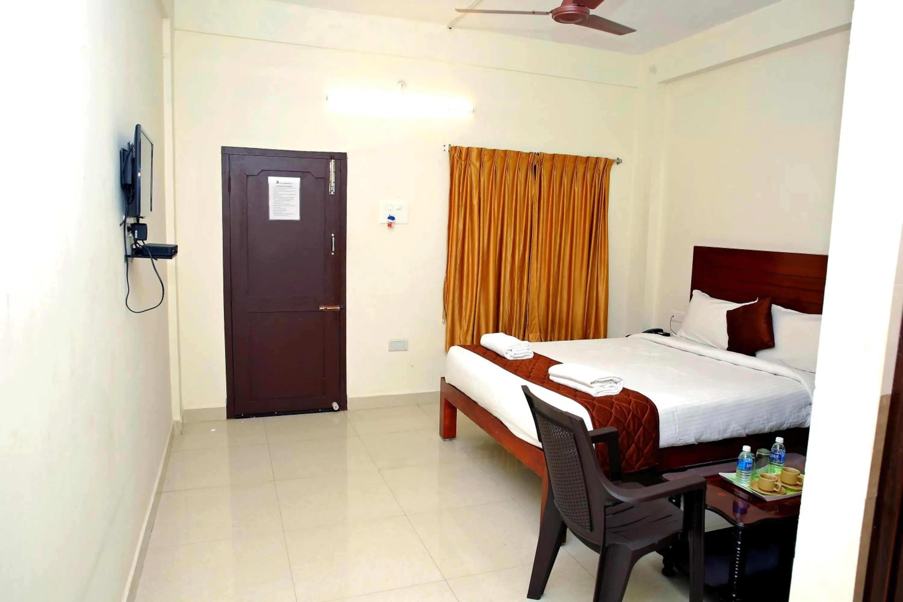 Photo of the whole room, Bed in Rani Residency