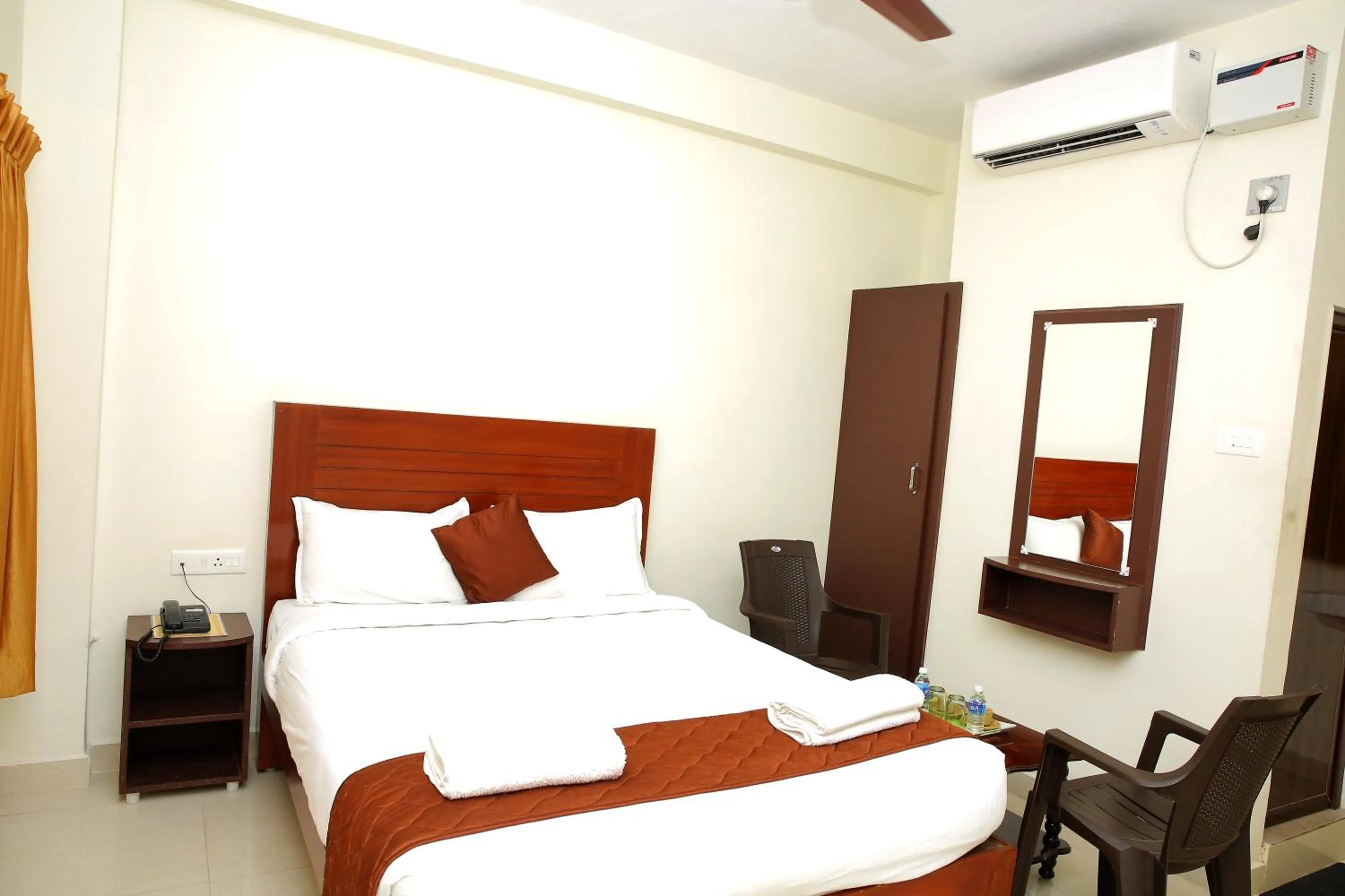 Photo of the whole room, Bed in Rani Residency