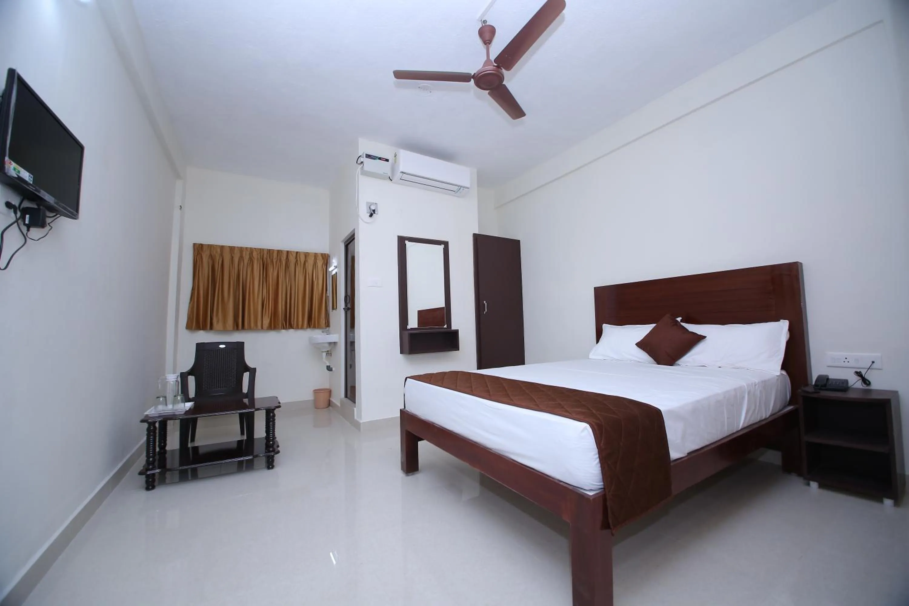 Photo of the whole room, Bed in Rani Residency