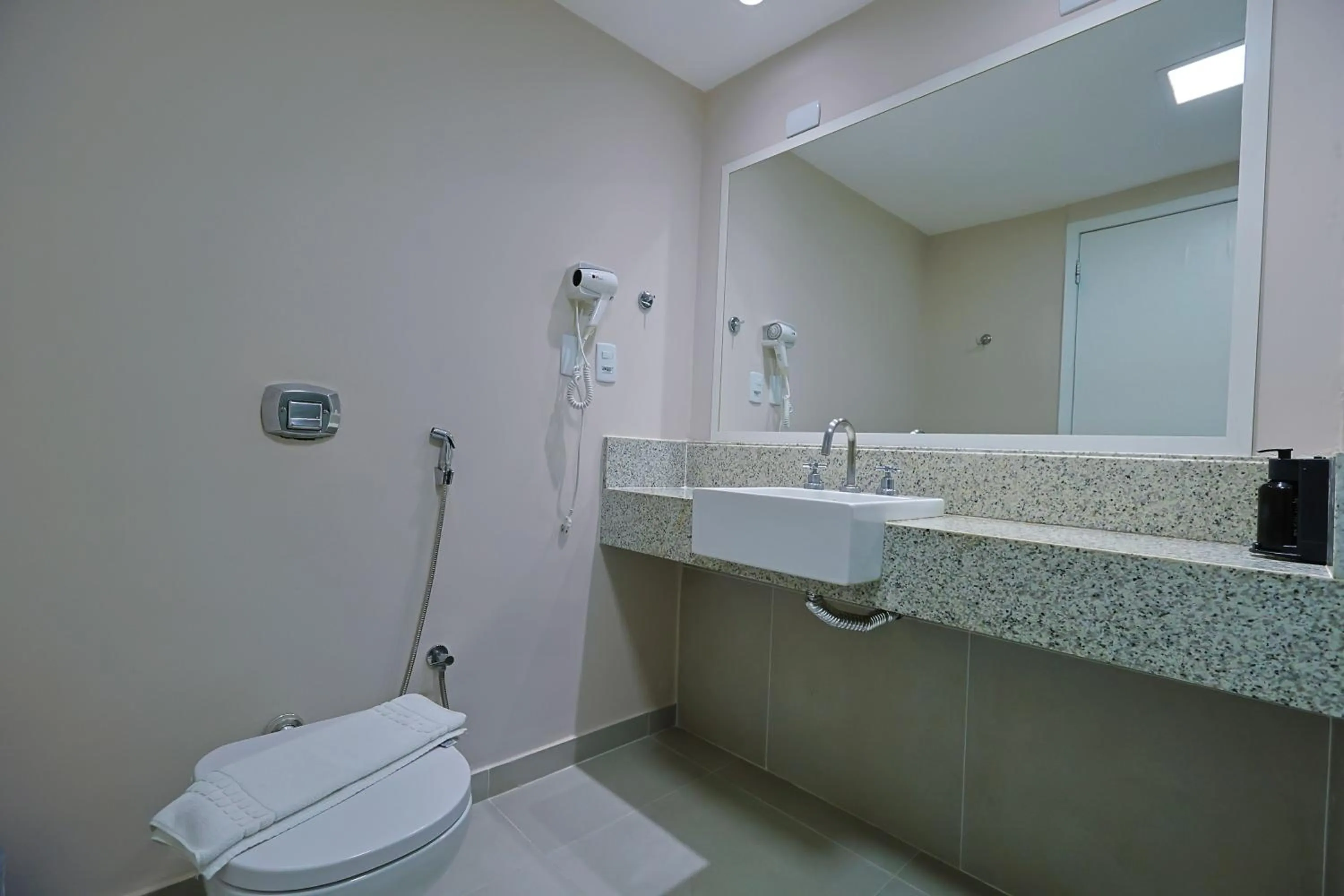 Shower in Del Mar Hotel