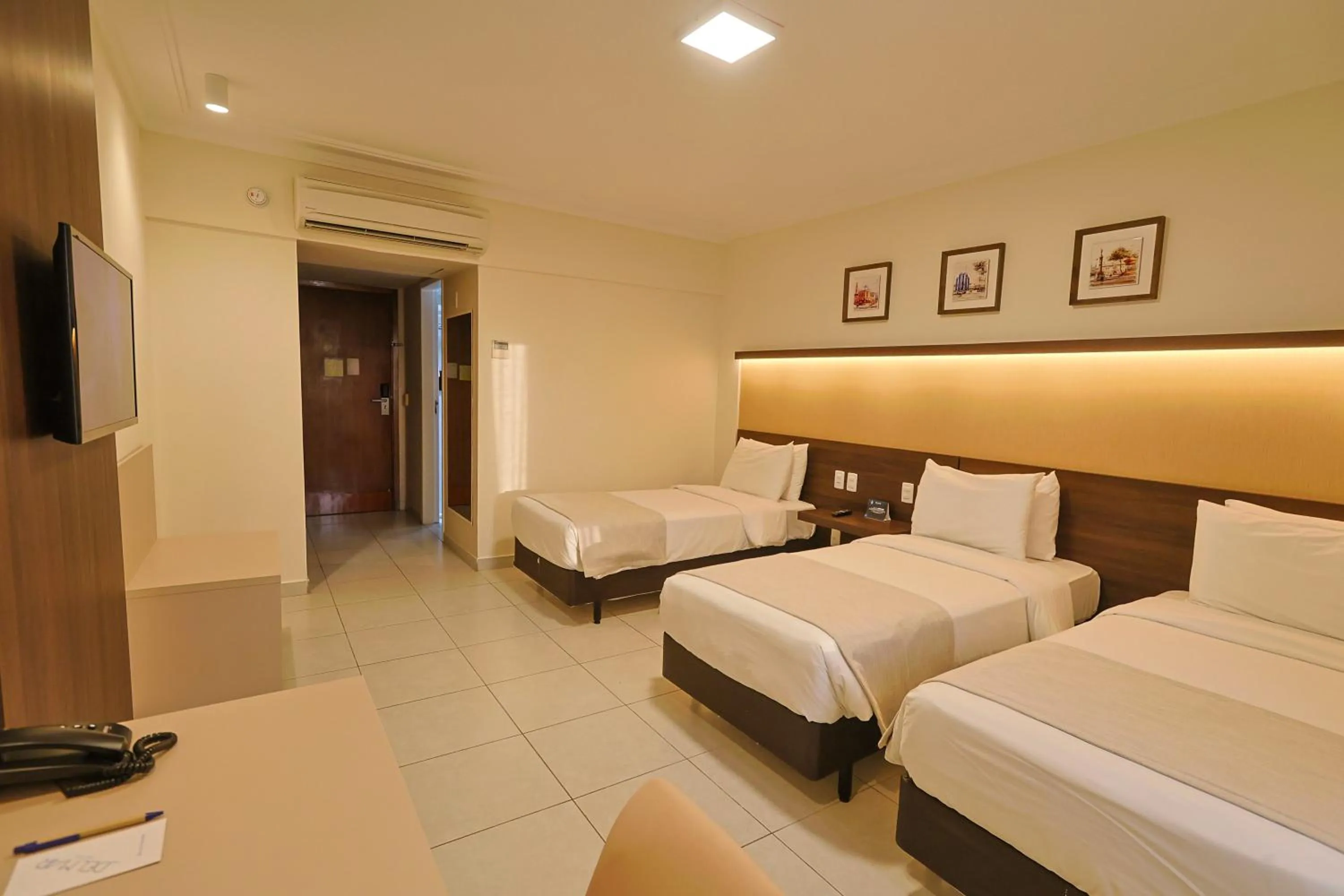 Bed in Del Mar Hotel