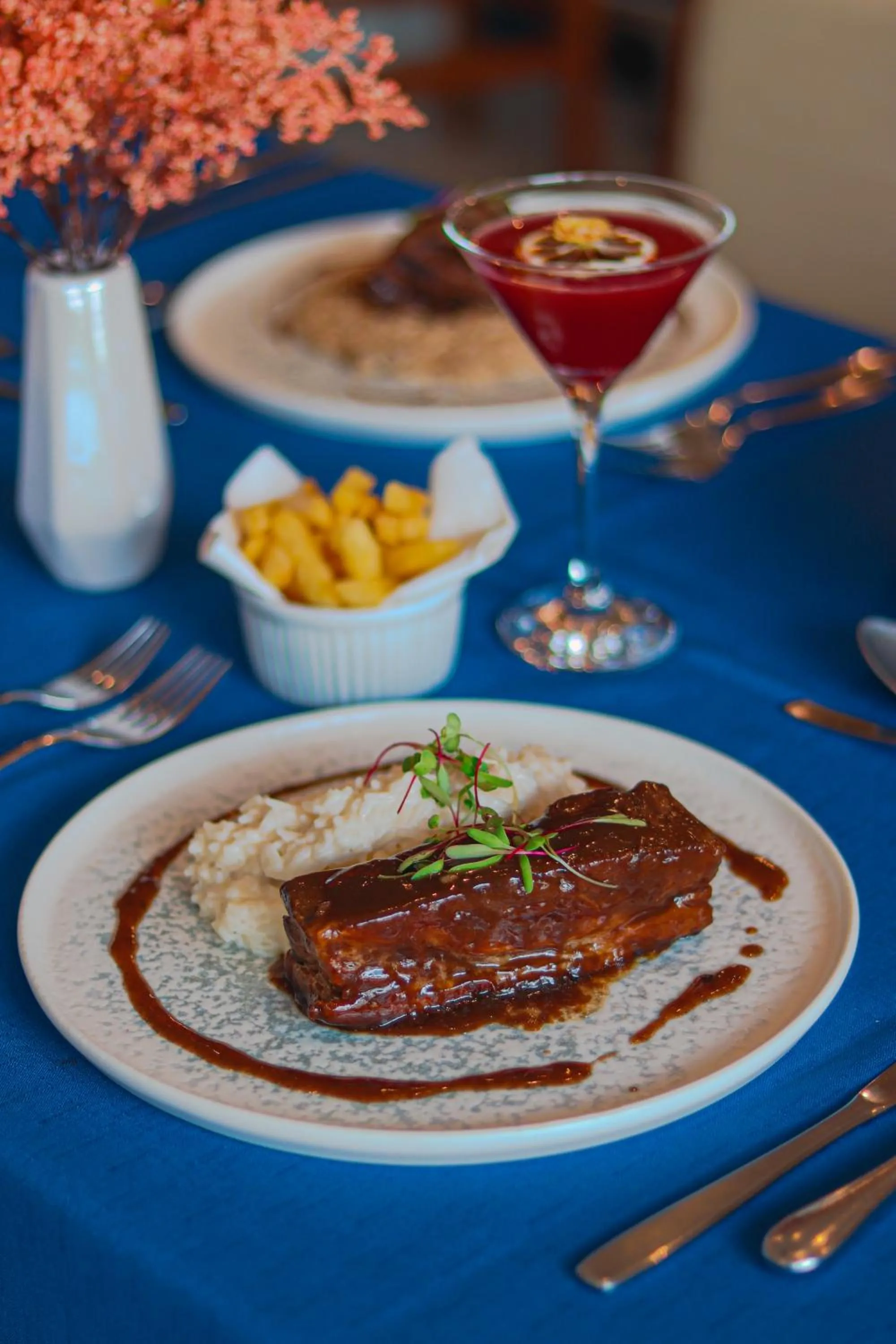 Food and drinks in Del Mar Hotel