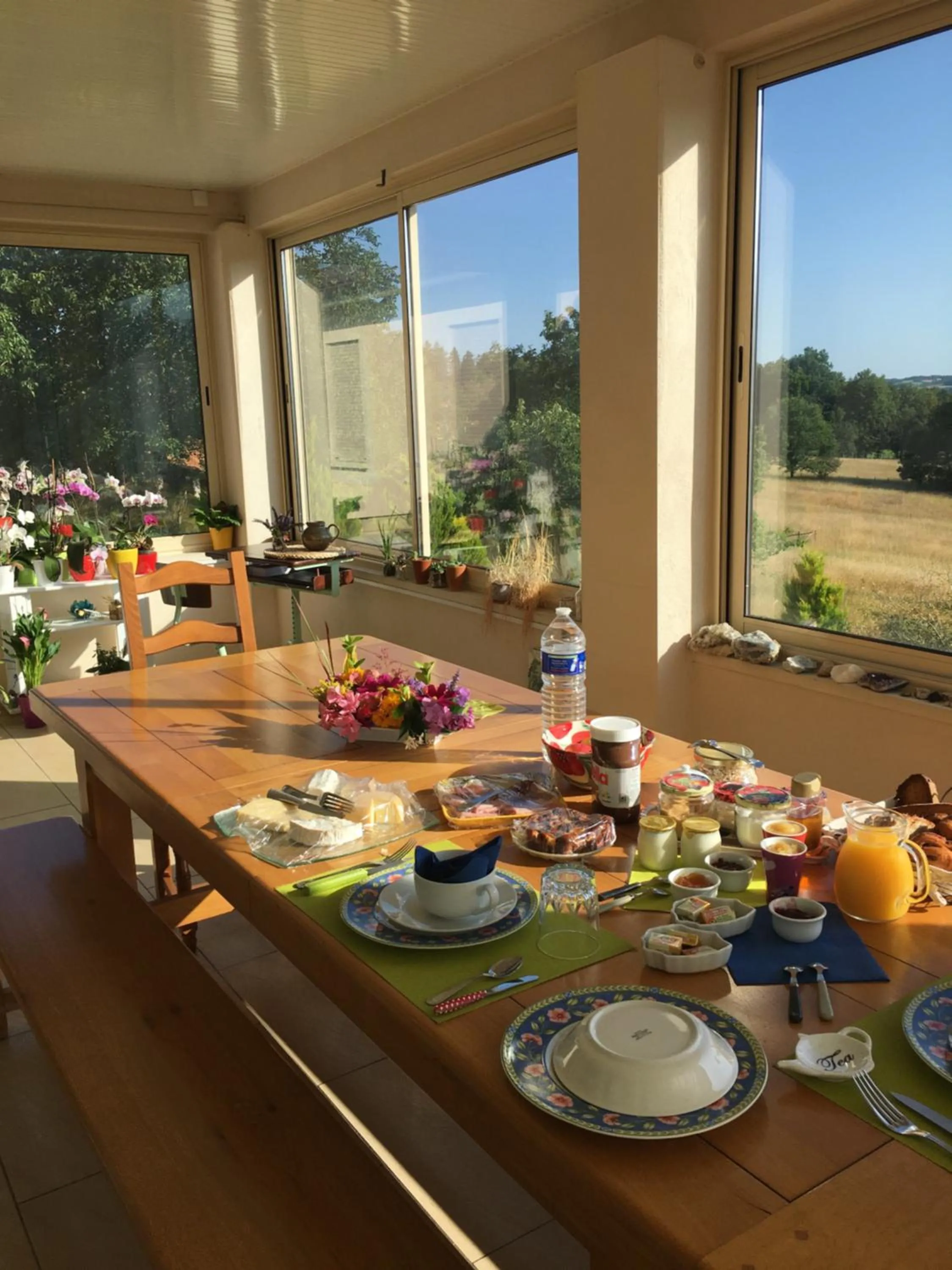 Dining area in Chambre d'hôtes Le clos de Rapevache