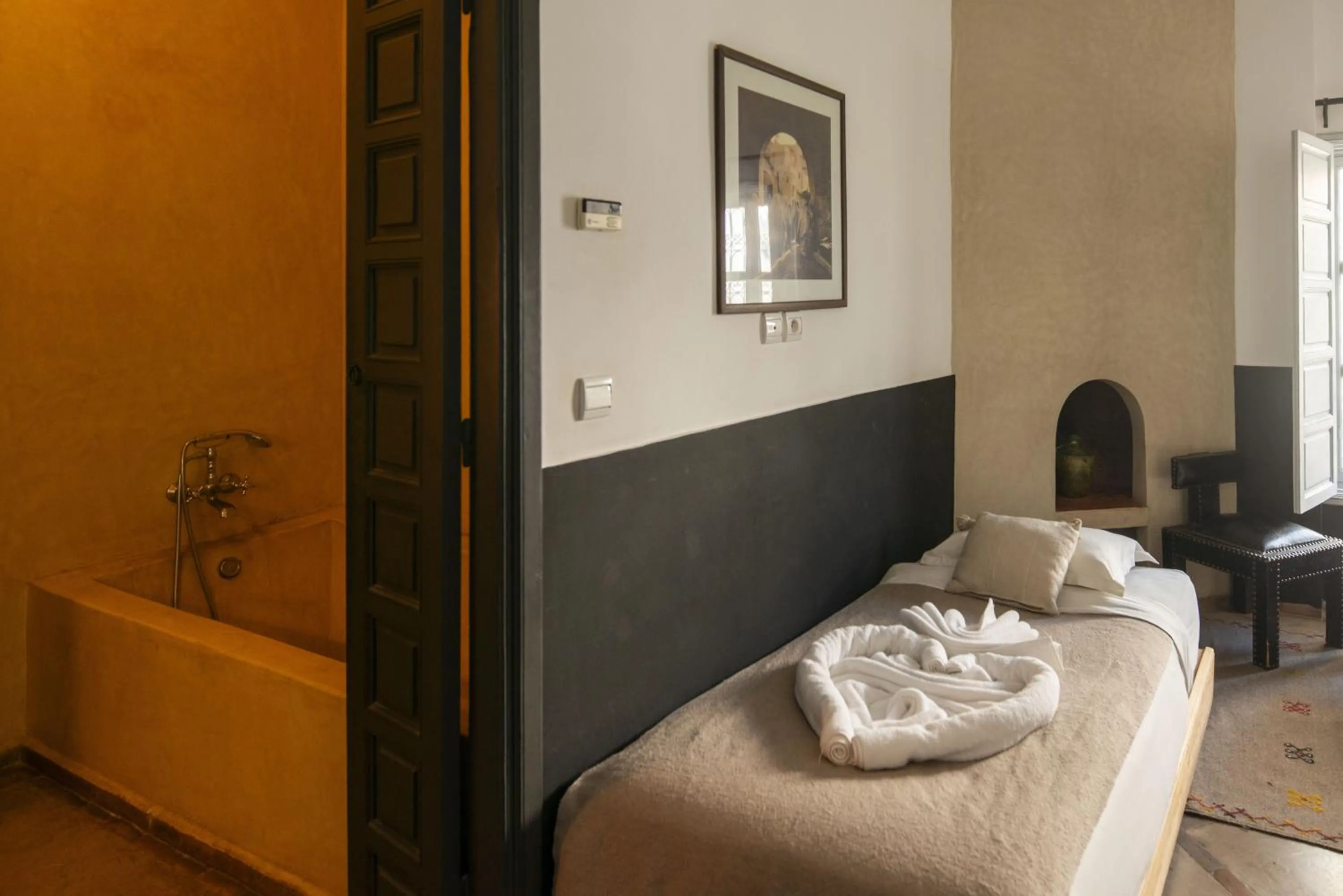 Bed in Riad 64 Maison D'hôtes & Spa