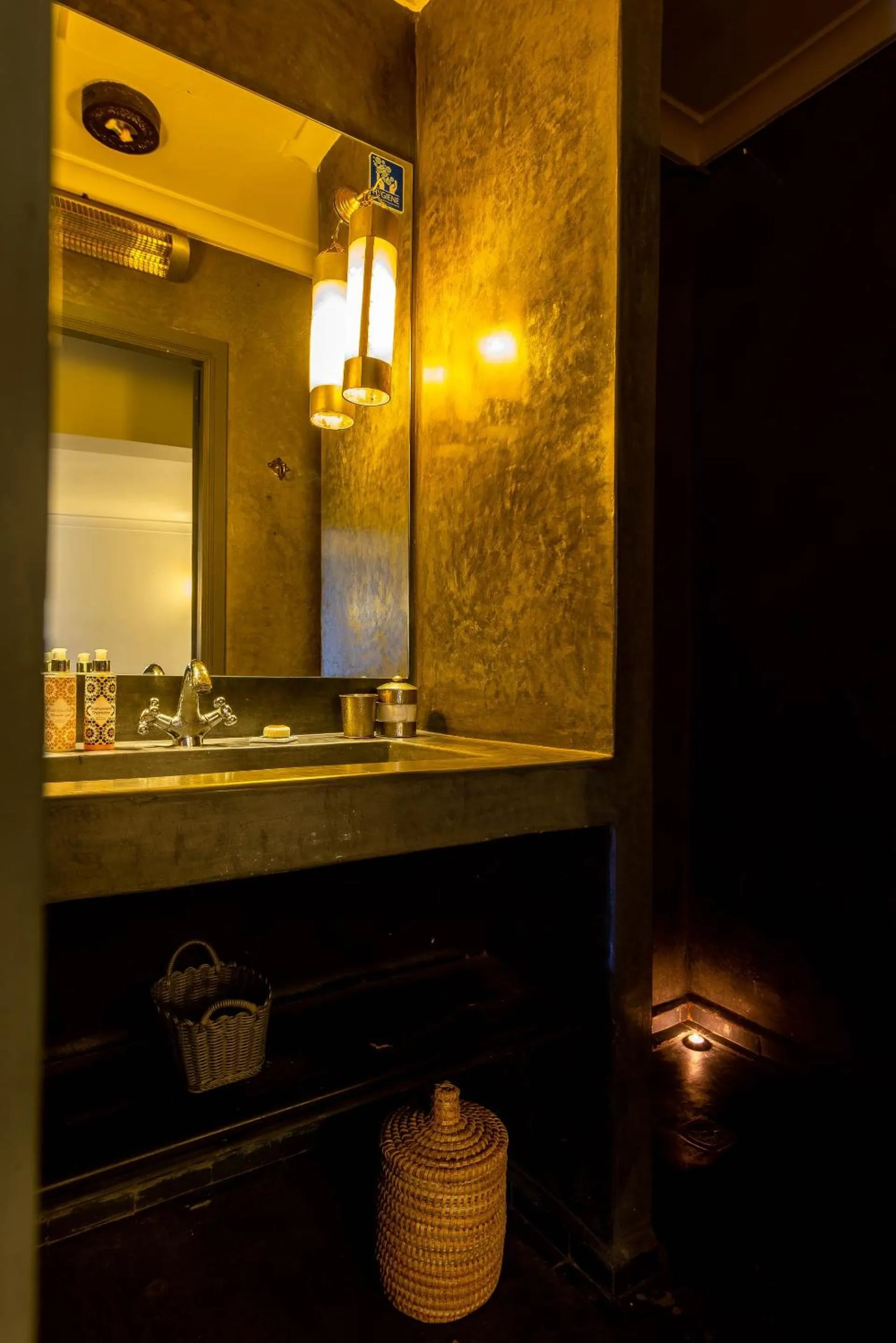 Bathroom in Riad 64 Maison D'hôtes & Spa