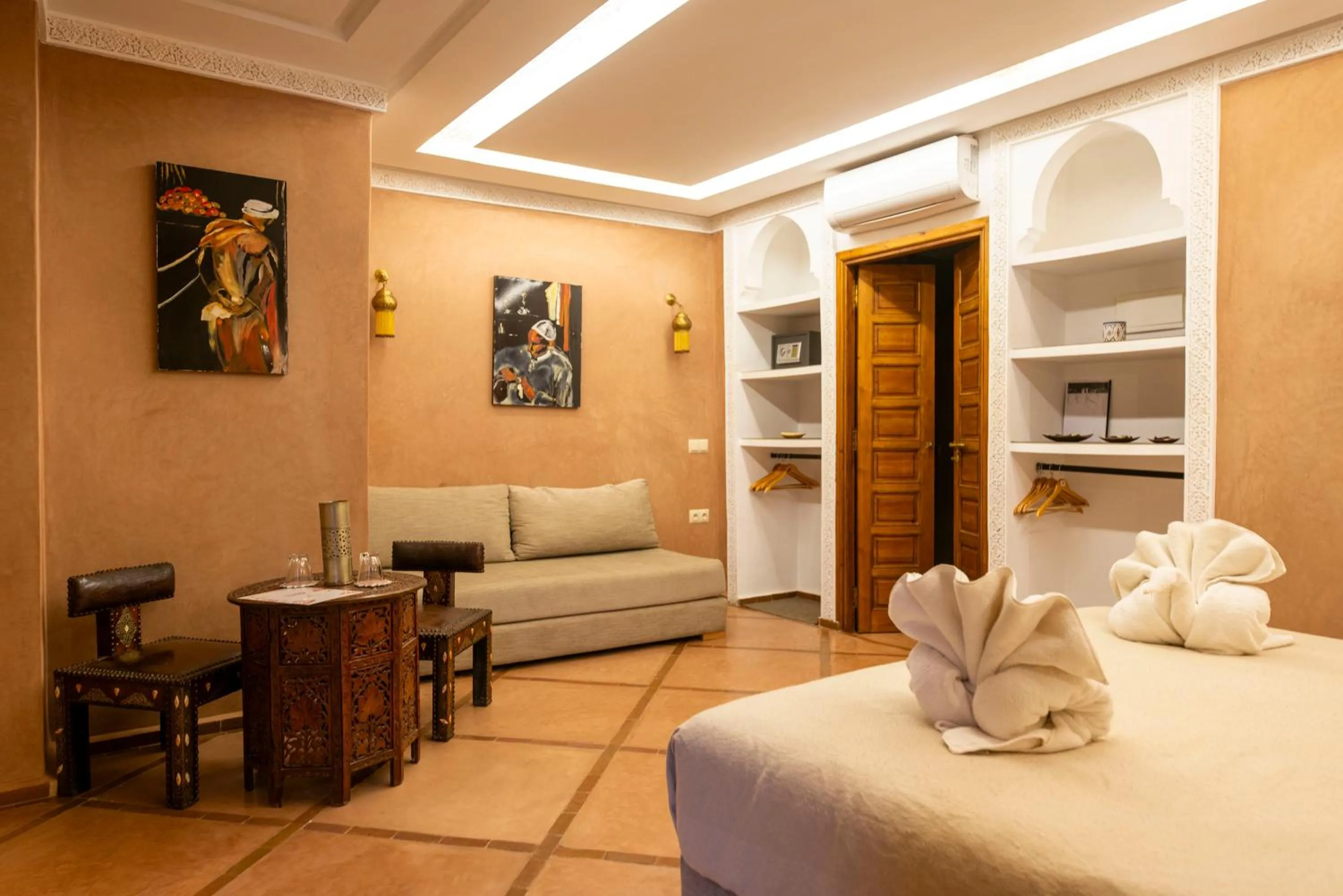 Bed in Riad 64 Maison D'hôtes & Spa