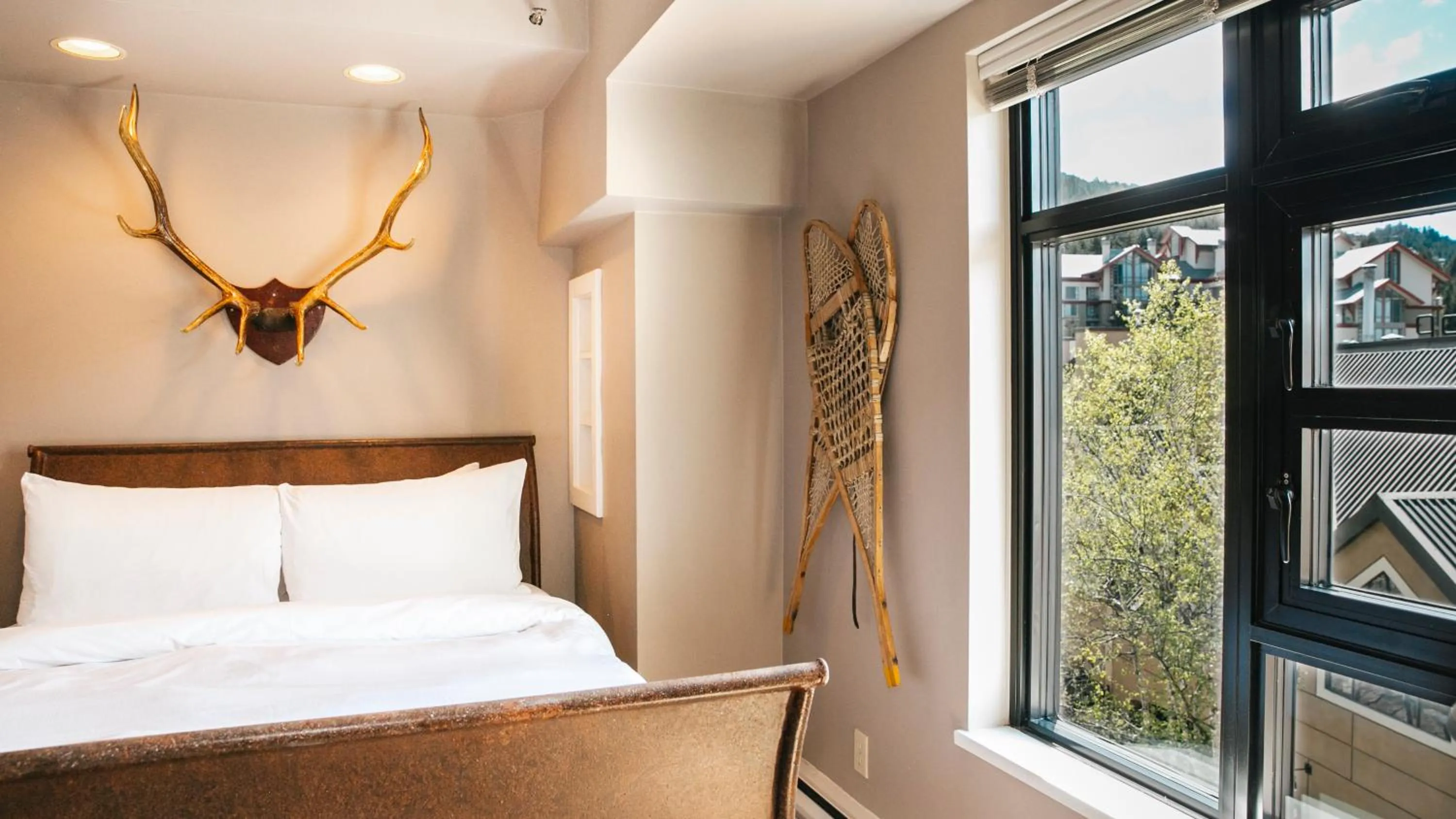 Bedroom, Bed in Carleton Lodge