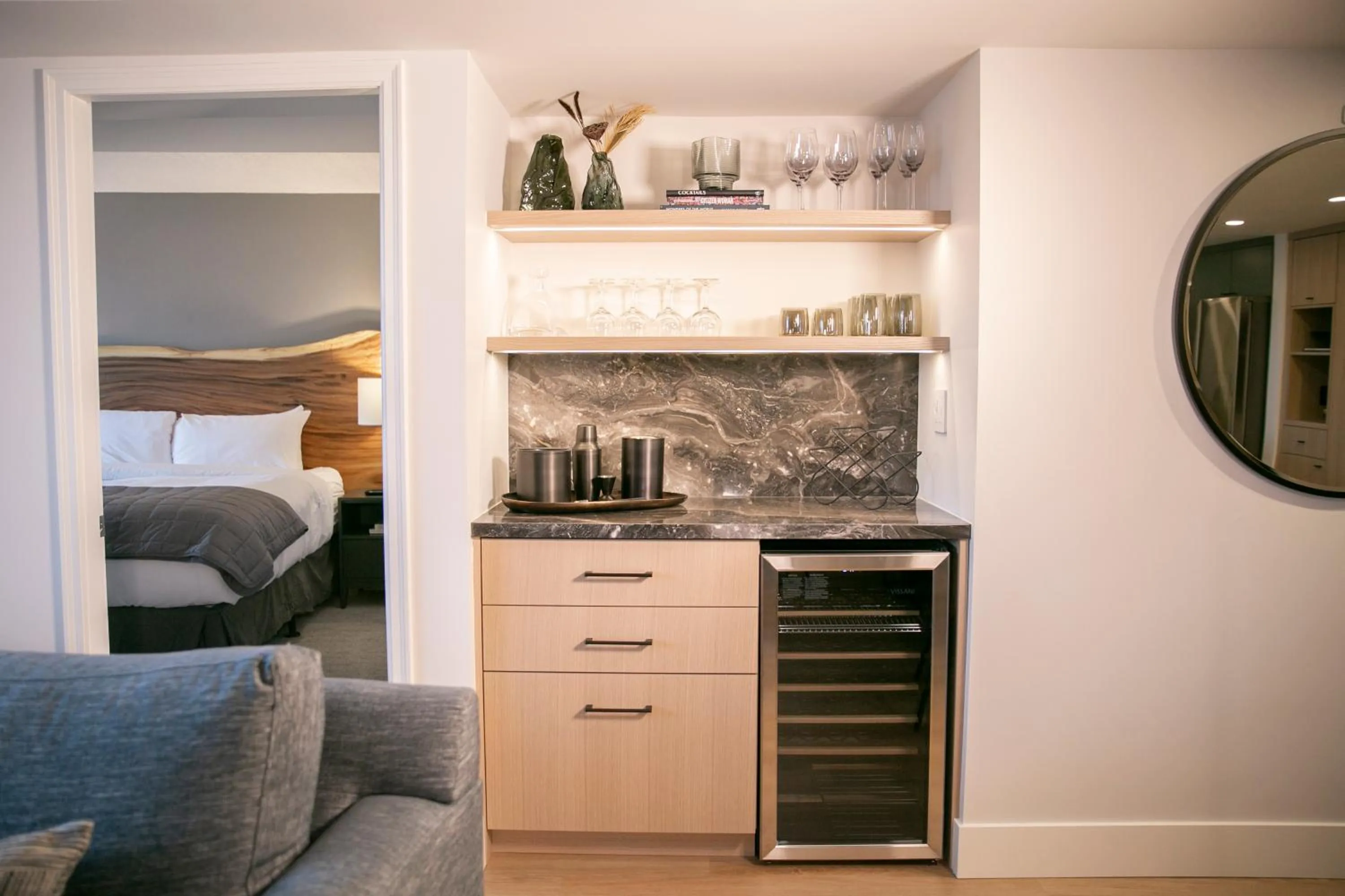 Living room, Bed in Carleton Lodge