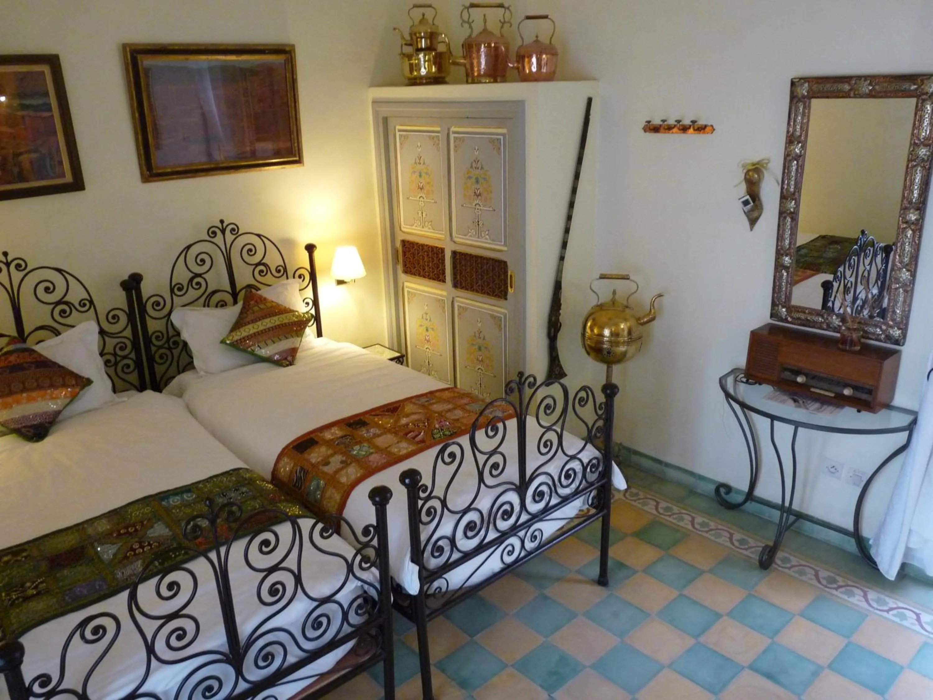 Bed in Riad Noos Noos & Spa