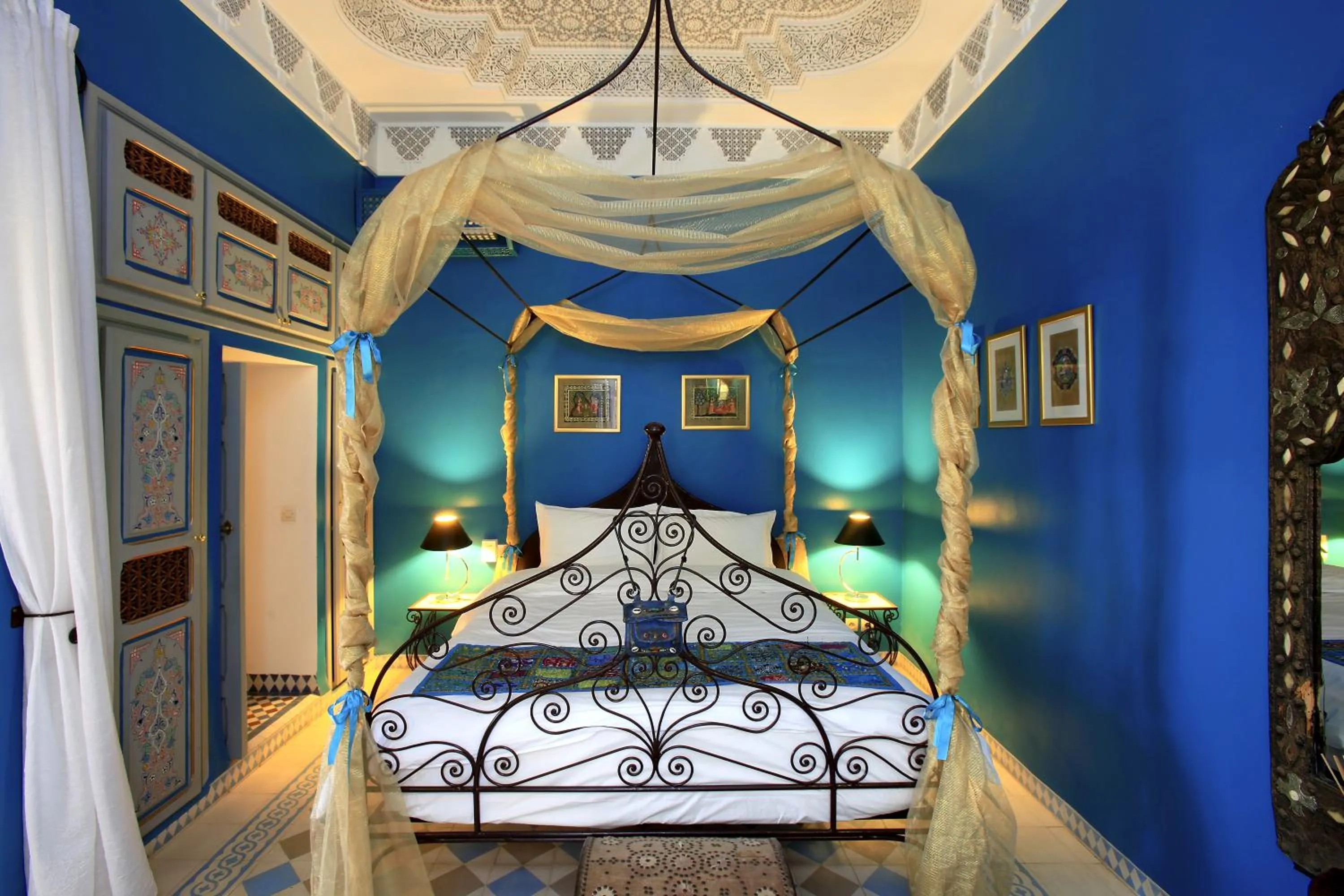 Bed in Riad Noos Noos & Spa