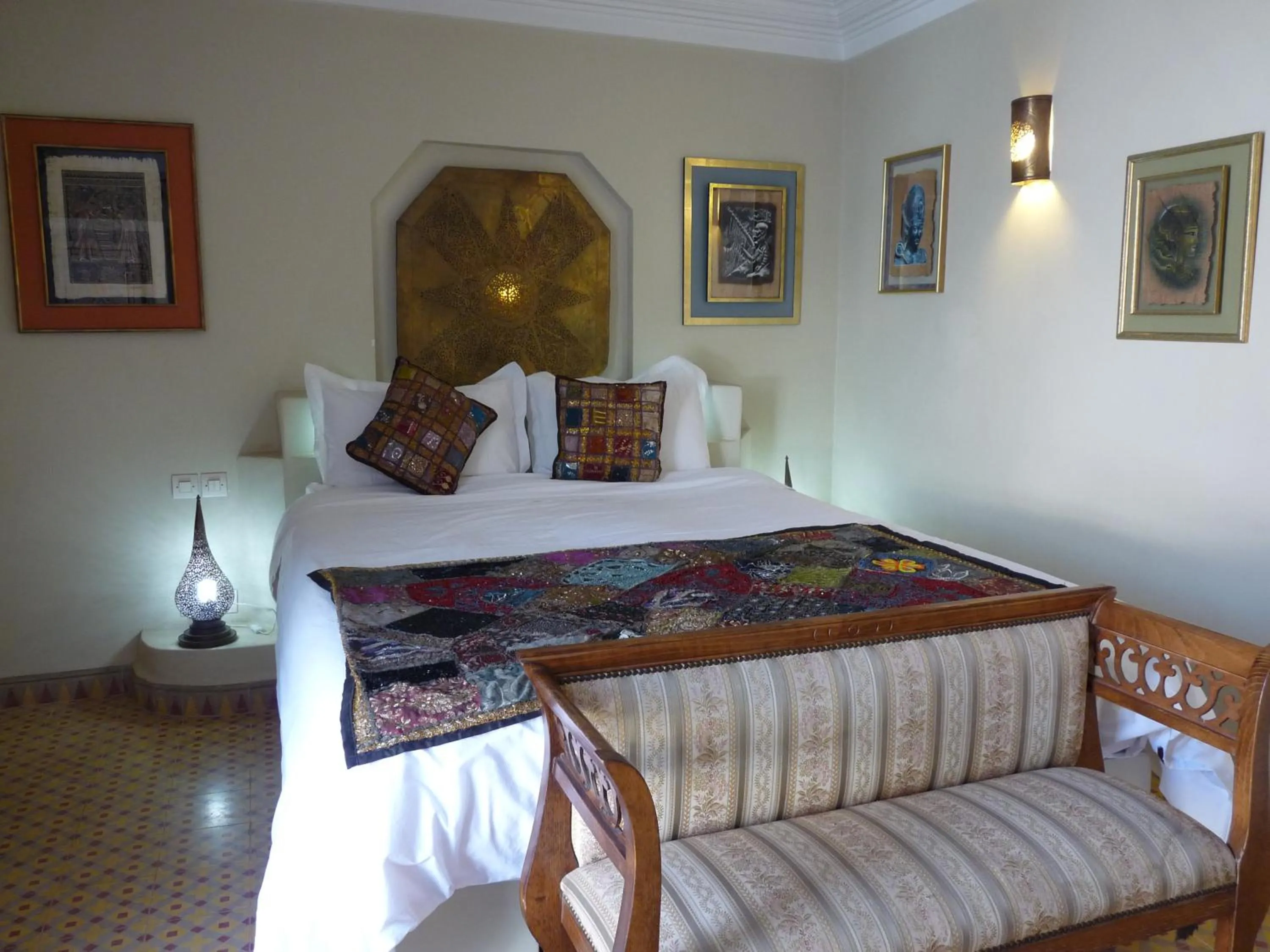 Bed in Riad Noos Noos & Spa