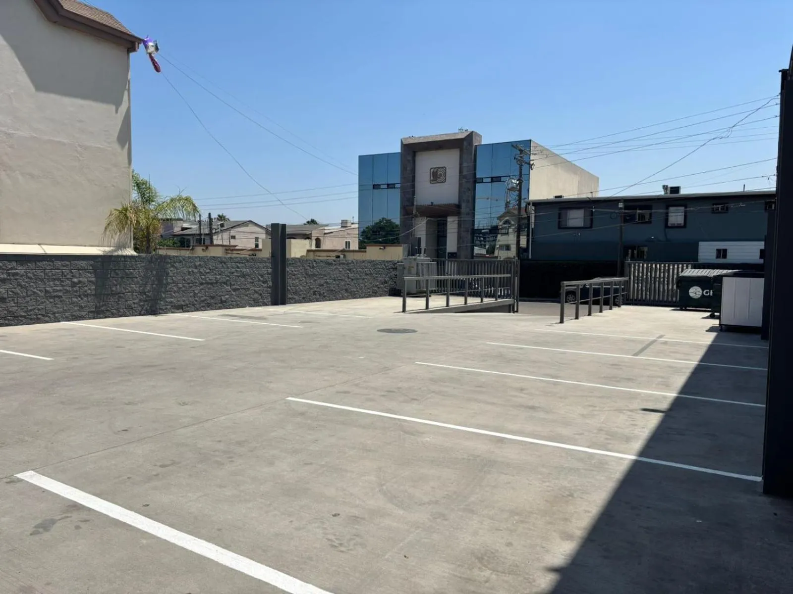 Parking in Baja Inn Hoteles La Mesa