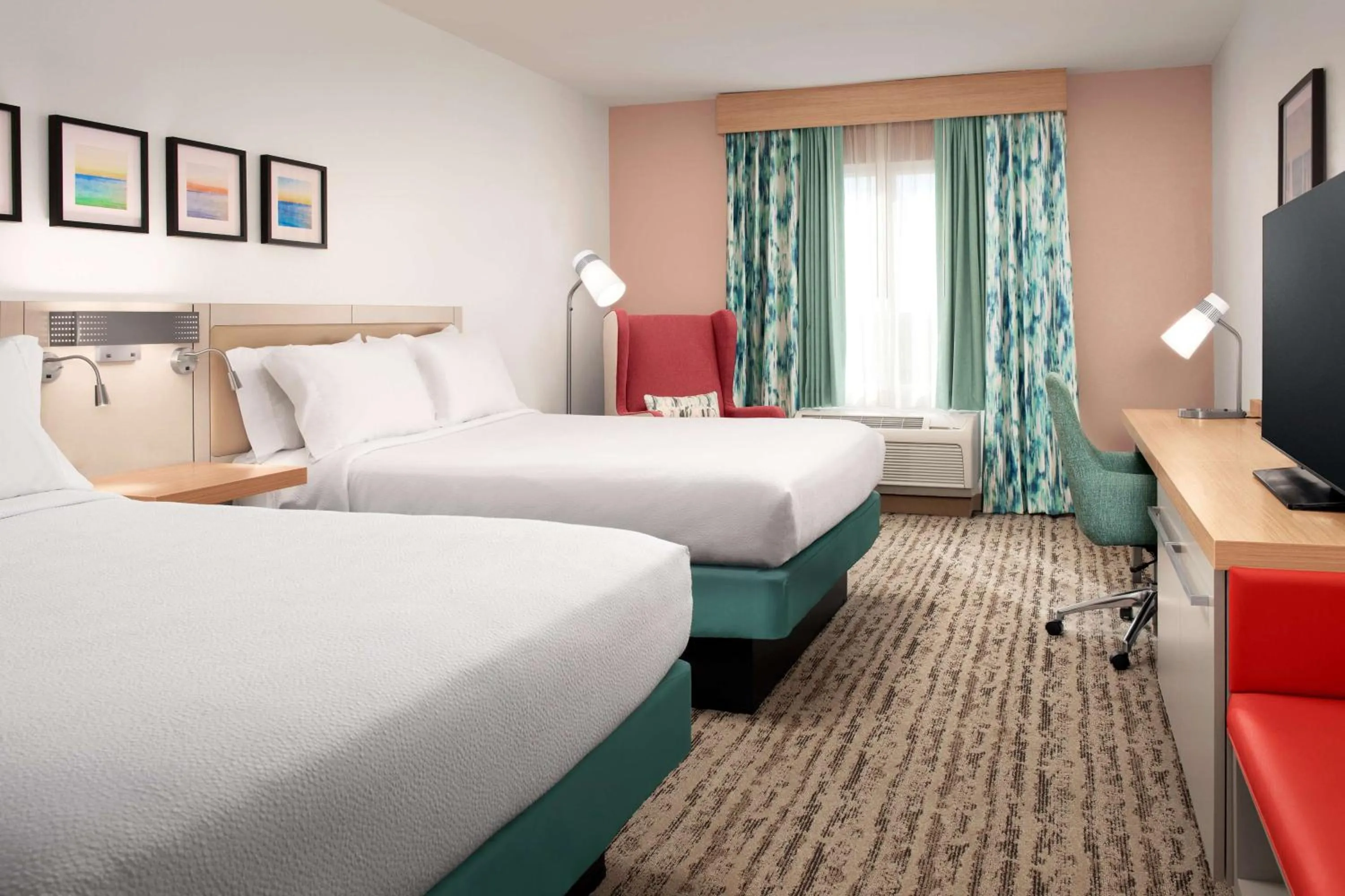 Bed in Hilton Garden Inn Solomons