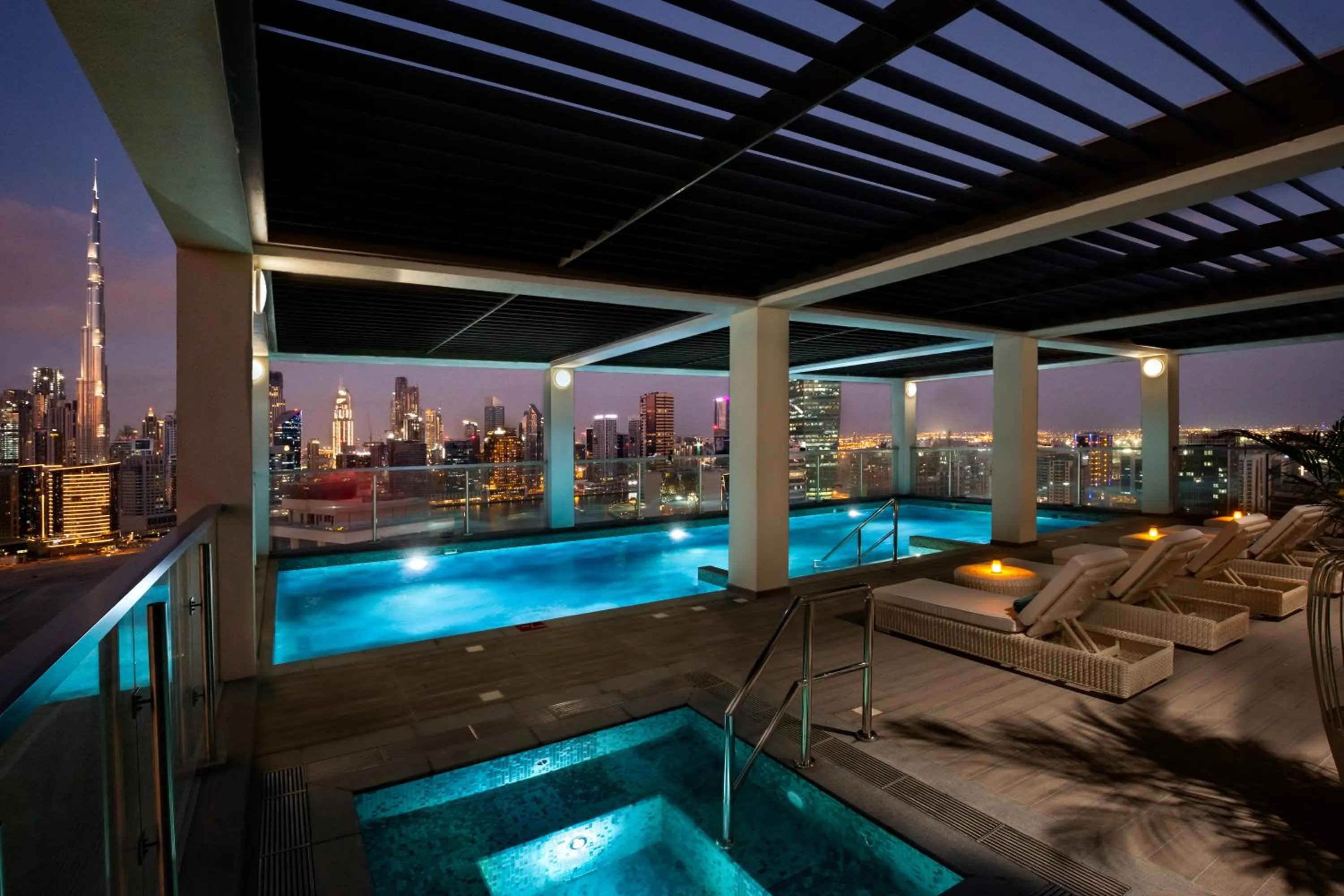 Swimming pool in Millennium Atria Business Bay