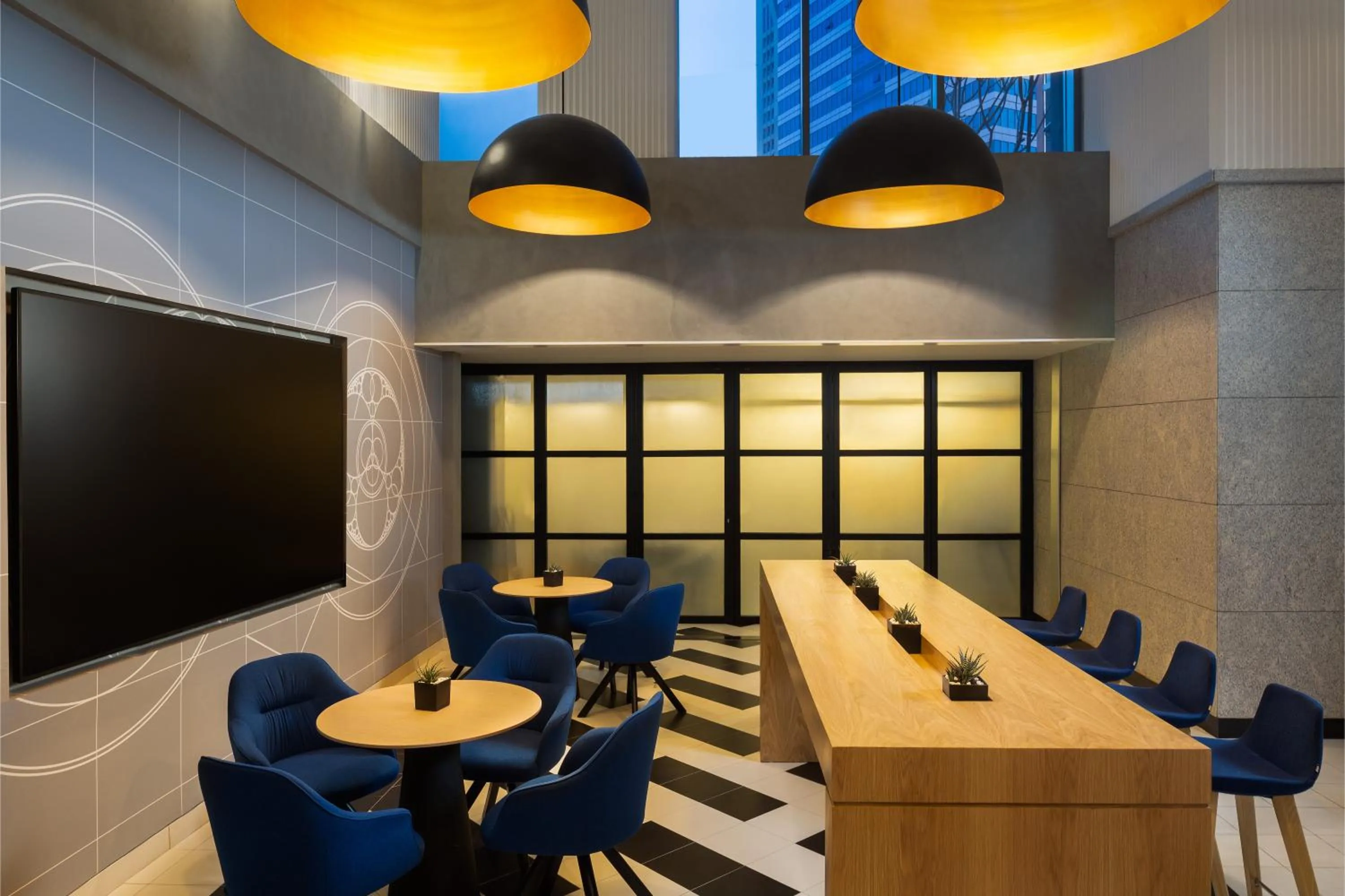 Restaurant/places to eat in Millennium Atria Business Bay