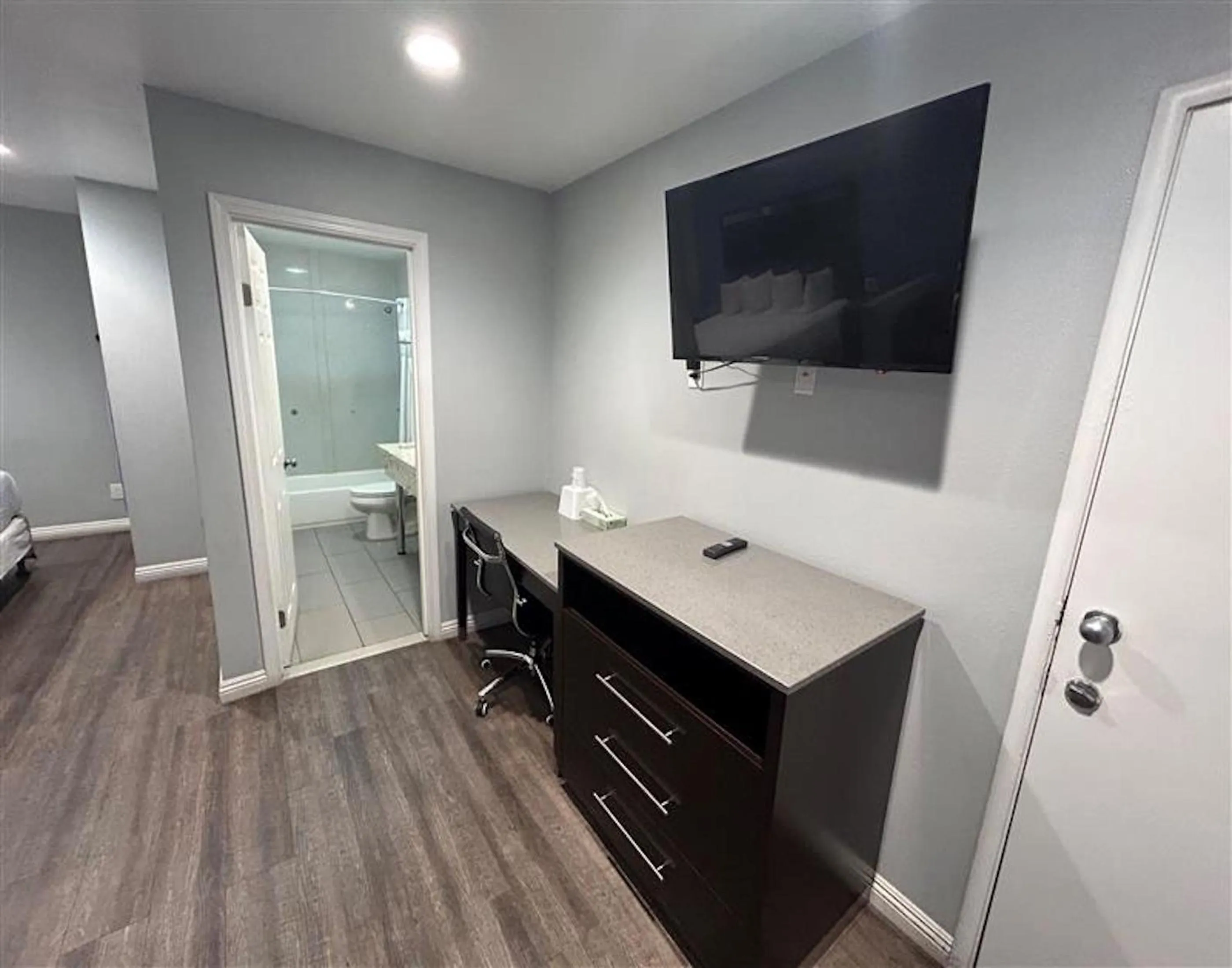 Bedroom in Motel 6 Yuba City, CA