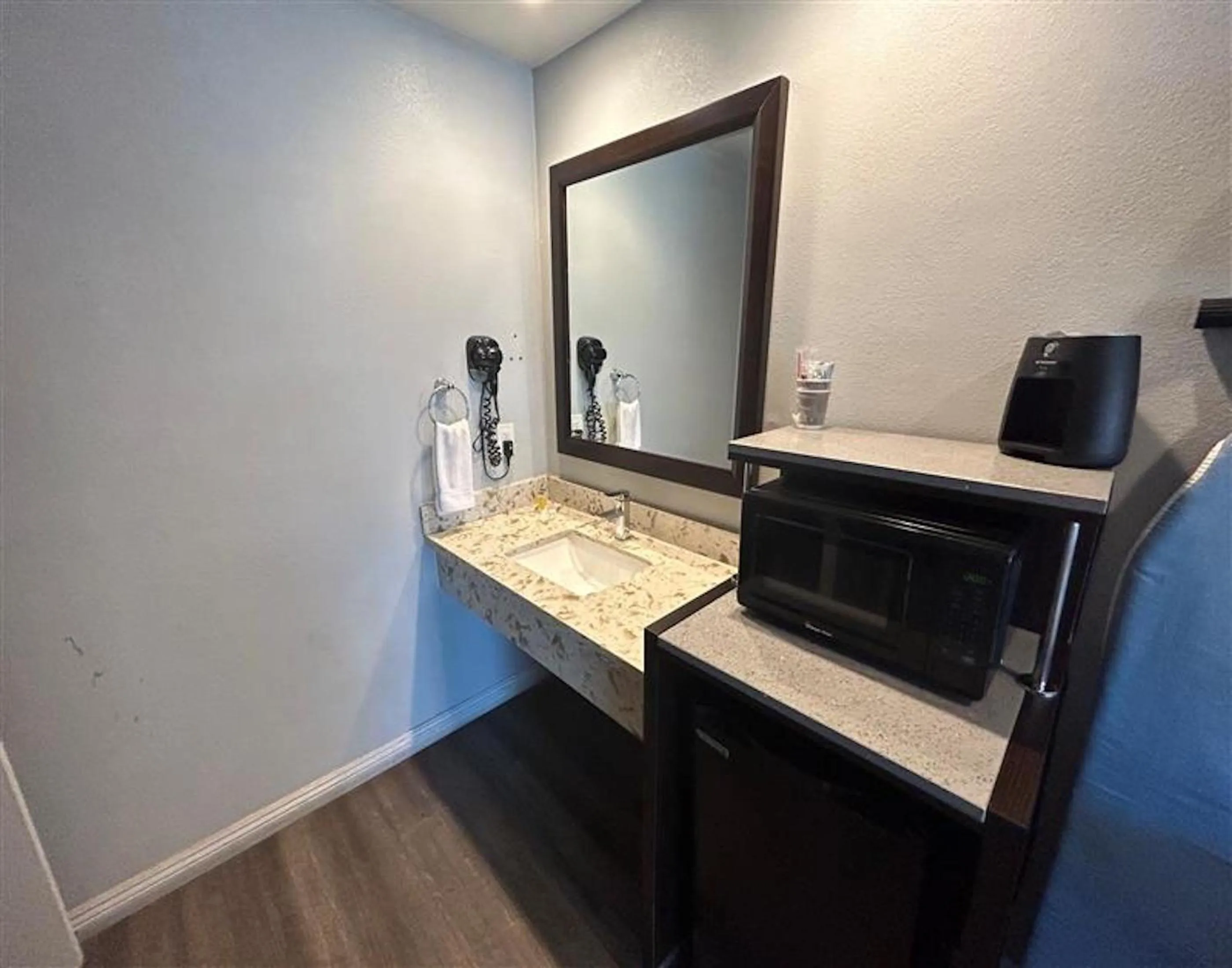 microwave in Motel 6 Yuba City, CA