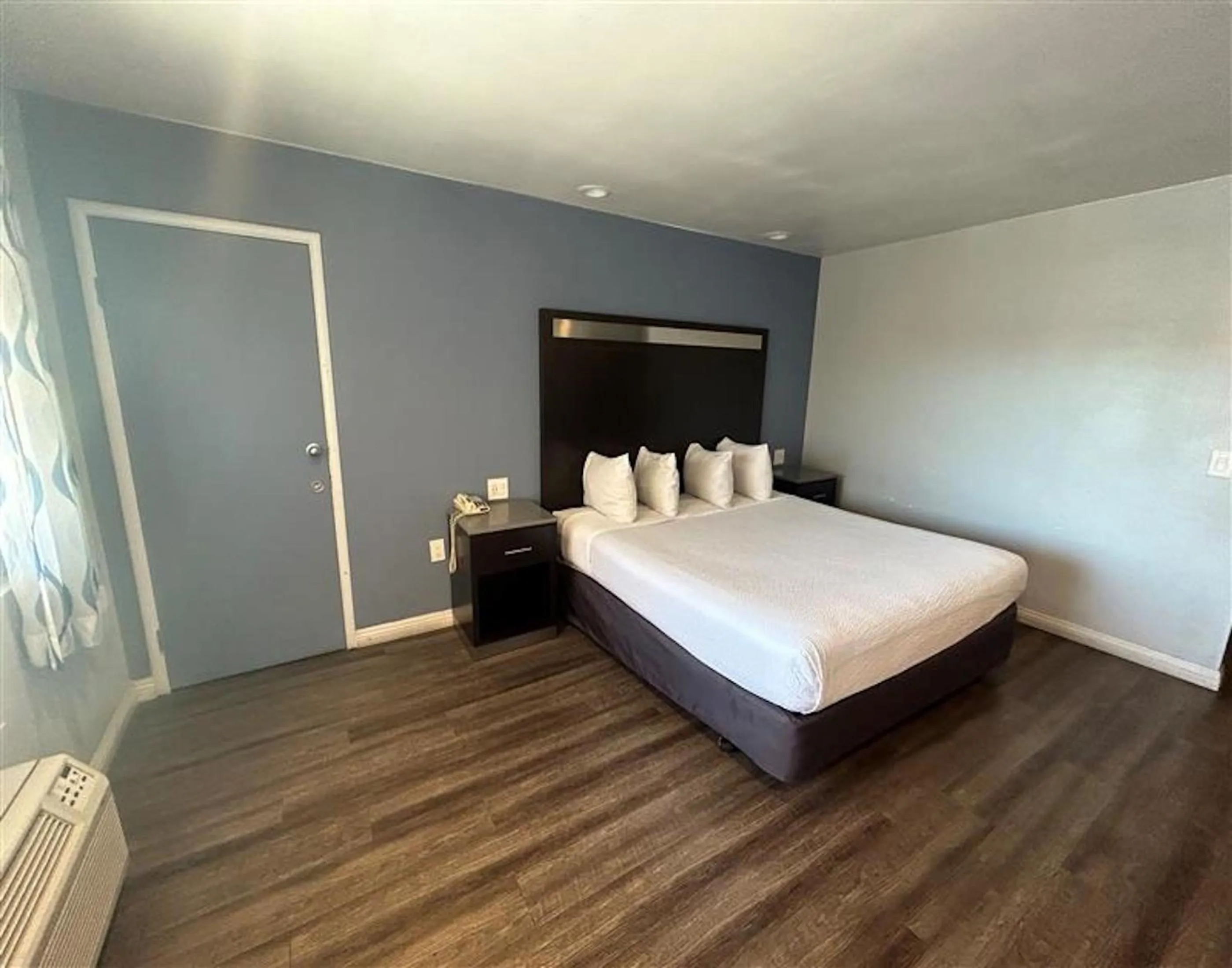 Bed in Motel 6 Yuba City, CA