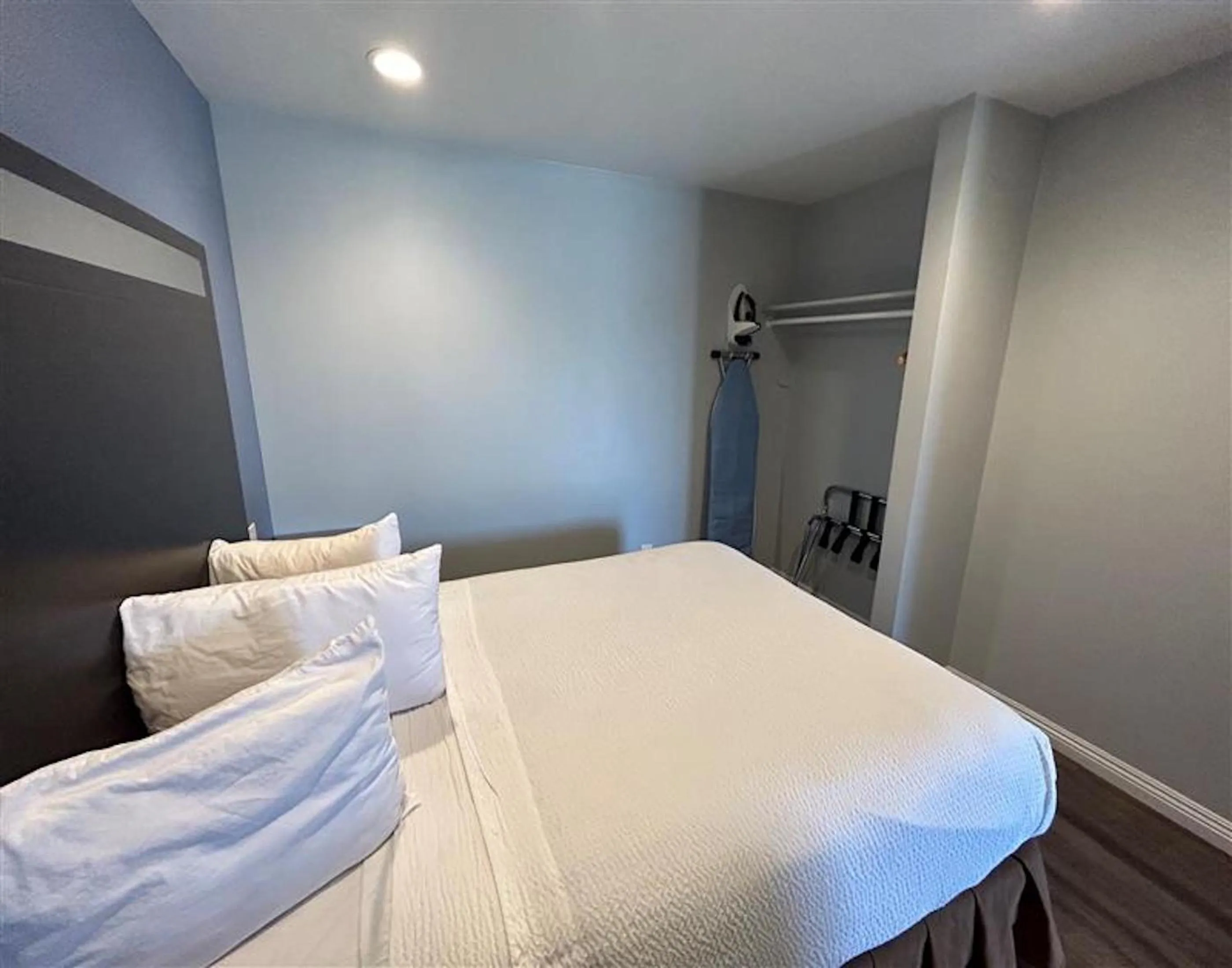 Bedroom, Bed in Motel 6 Yuba City, CA