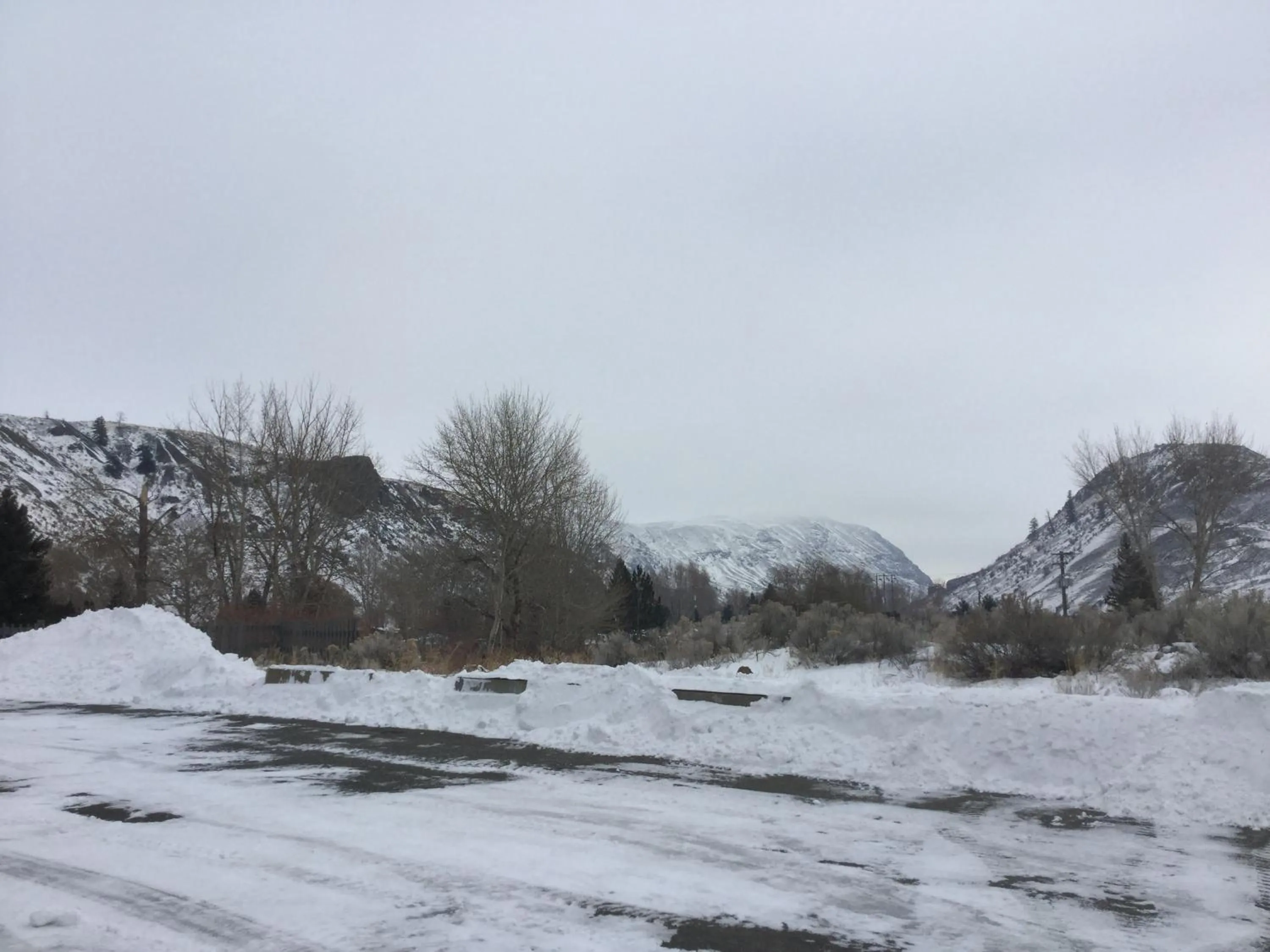Mountain view in Riverside Motel Cache Creek