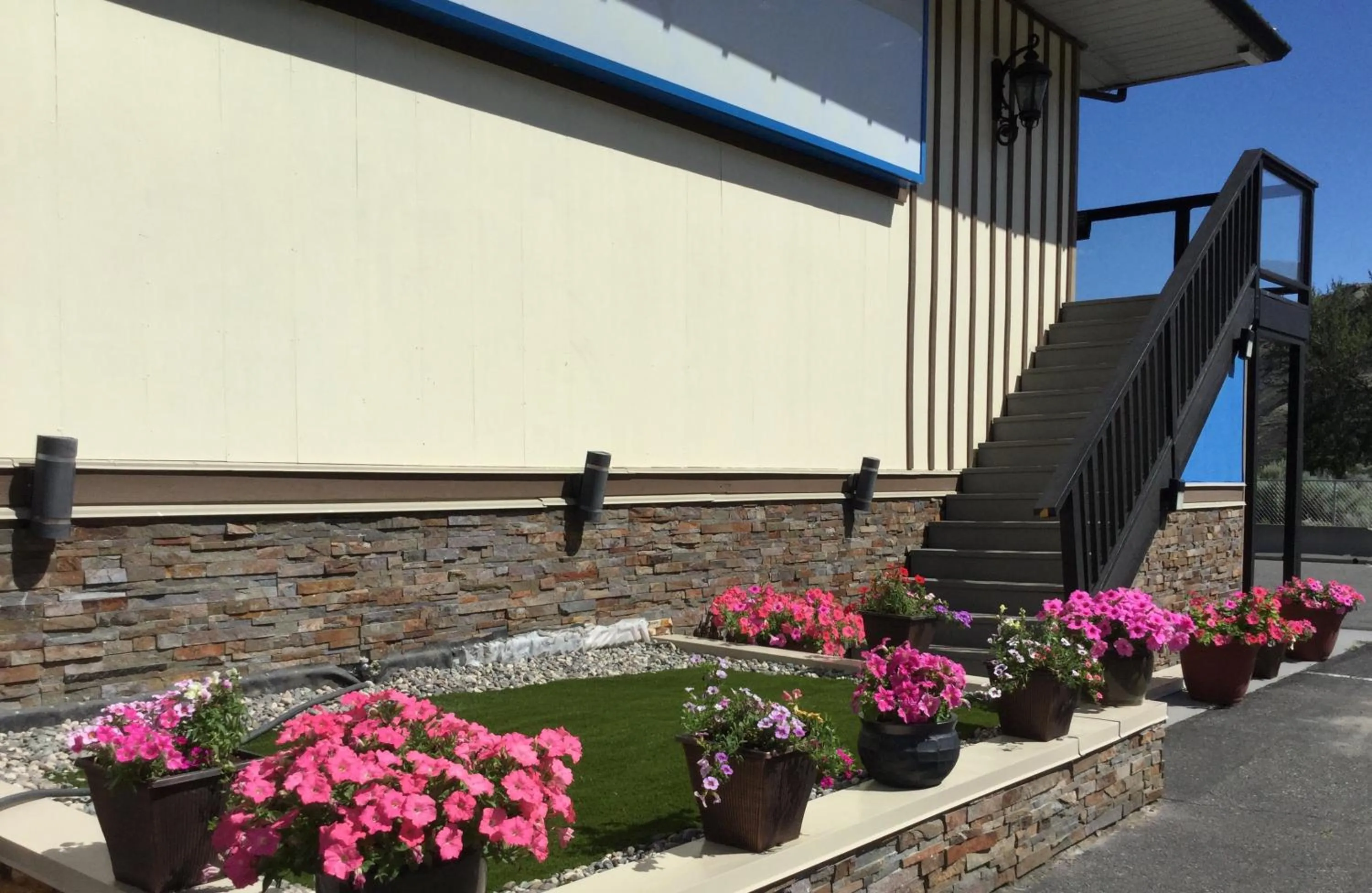 Garden in Riverside Motel Cache Creek