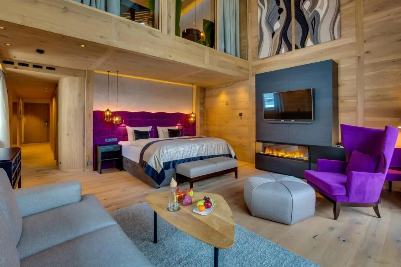 Photo of the whole room, Bed in Cocoon - Alpine Boutique Lodge