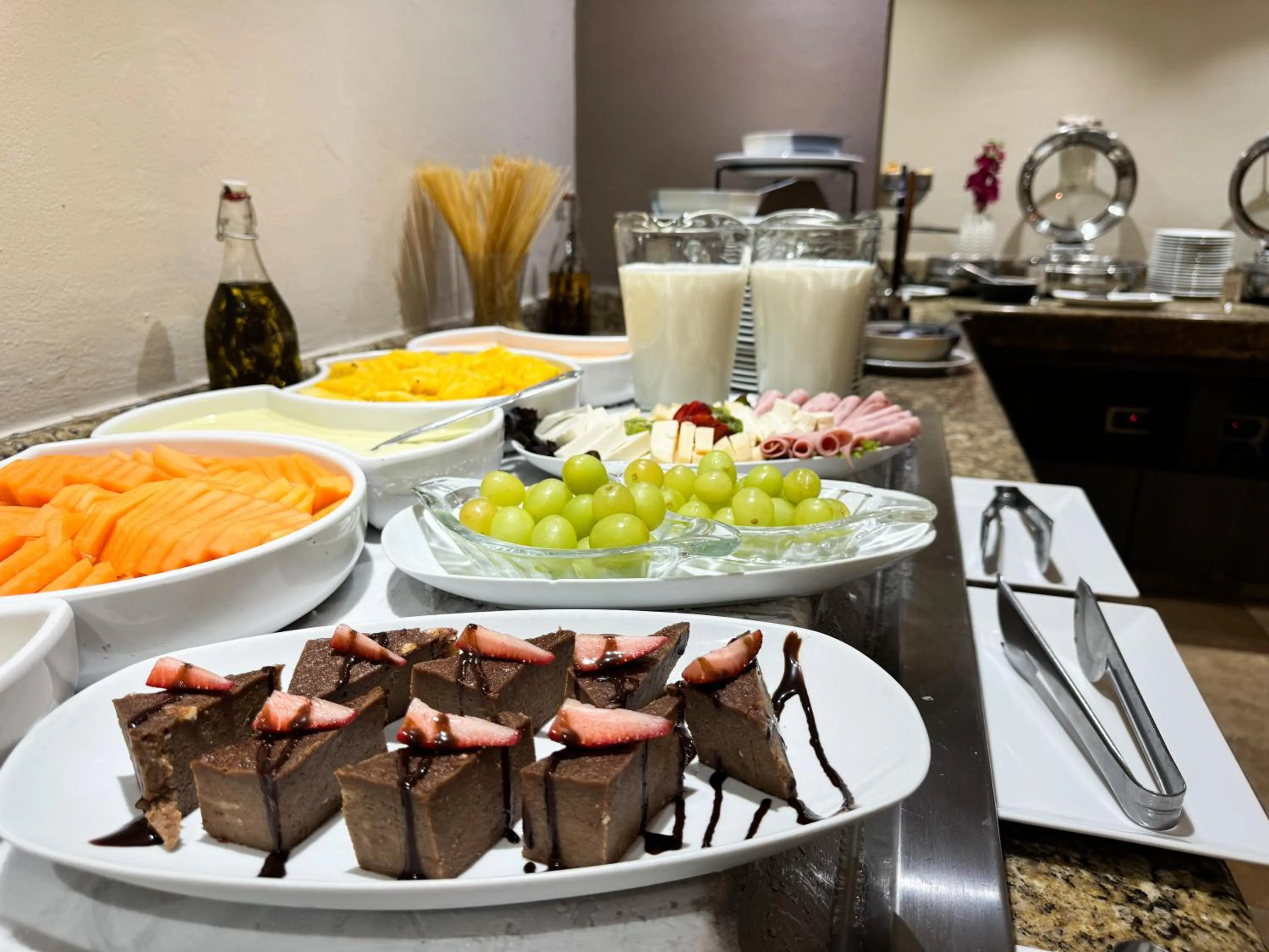 Buffet breakfast in Courtyard by Marriott Villahermosa Tabasco