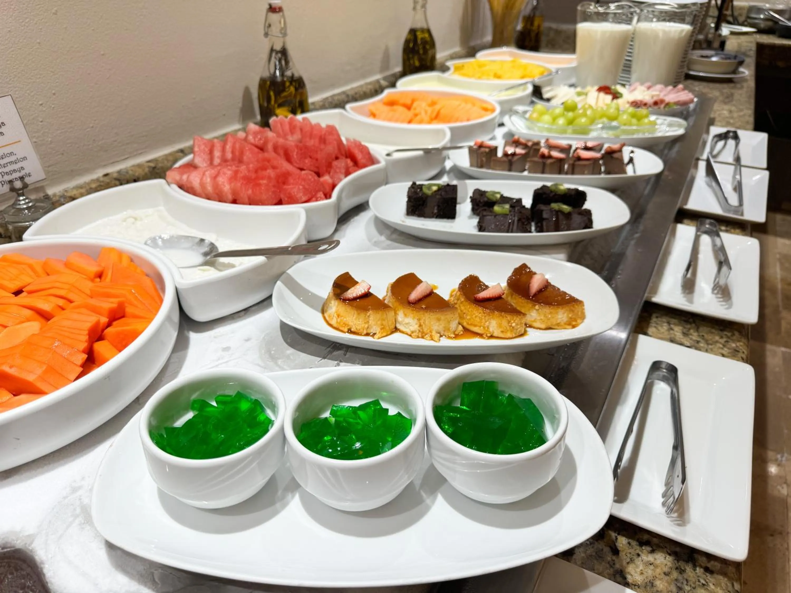 Buffet breakfast in Courtyard by Marriott Villahermosa Tabasco