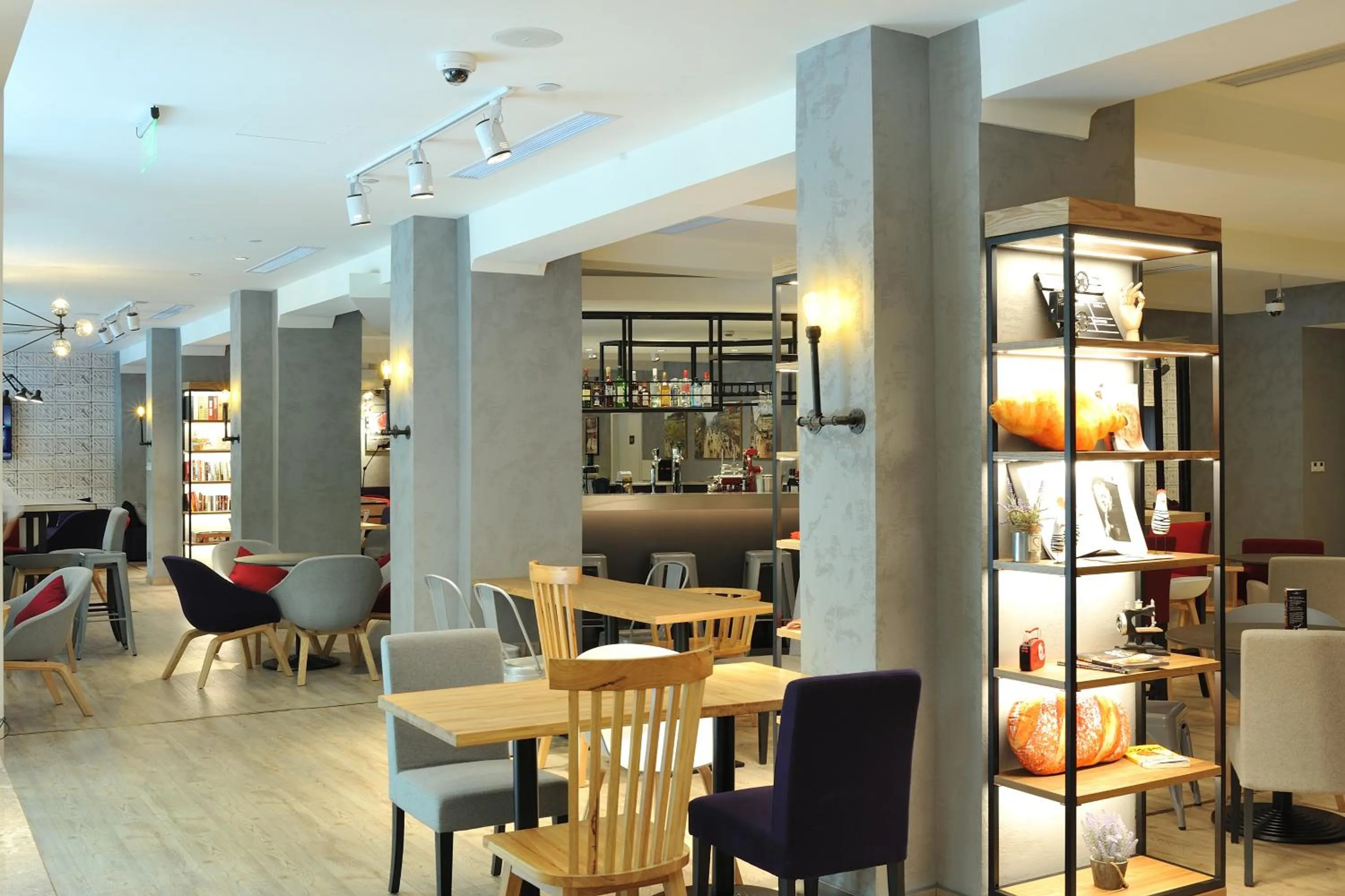 Restaurant/places to eat in Campanile Shanghai Railway Station and People's Square