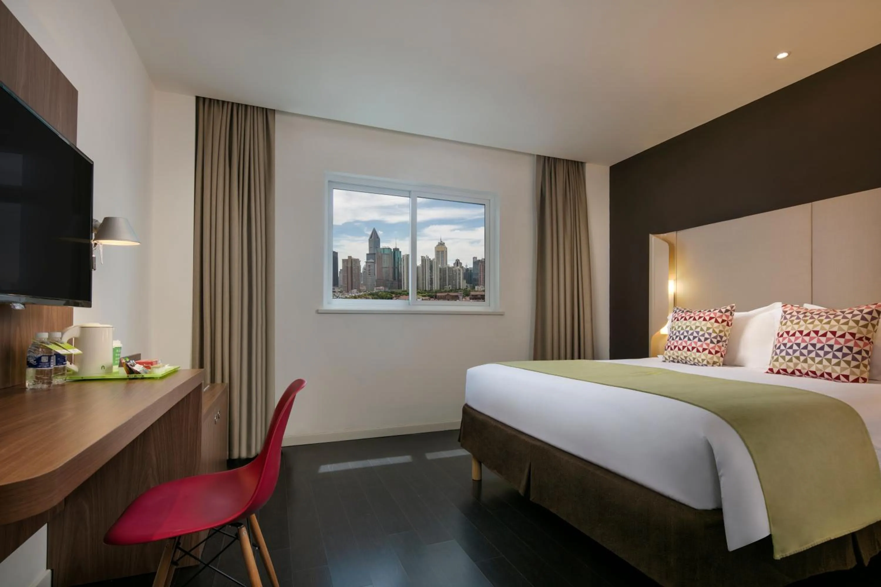 Communal lounge/ TV room, Bed in Campanile Shanghai Railway Station and People's Square