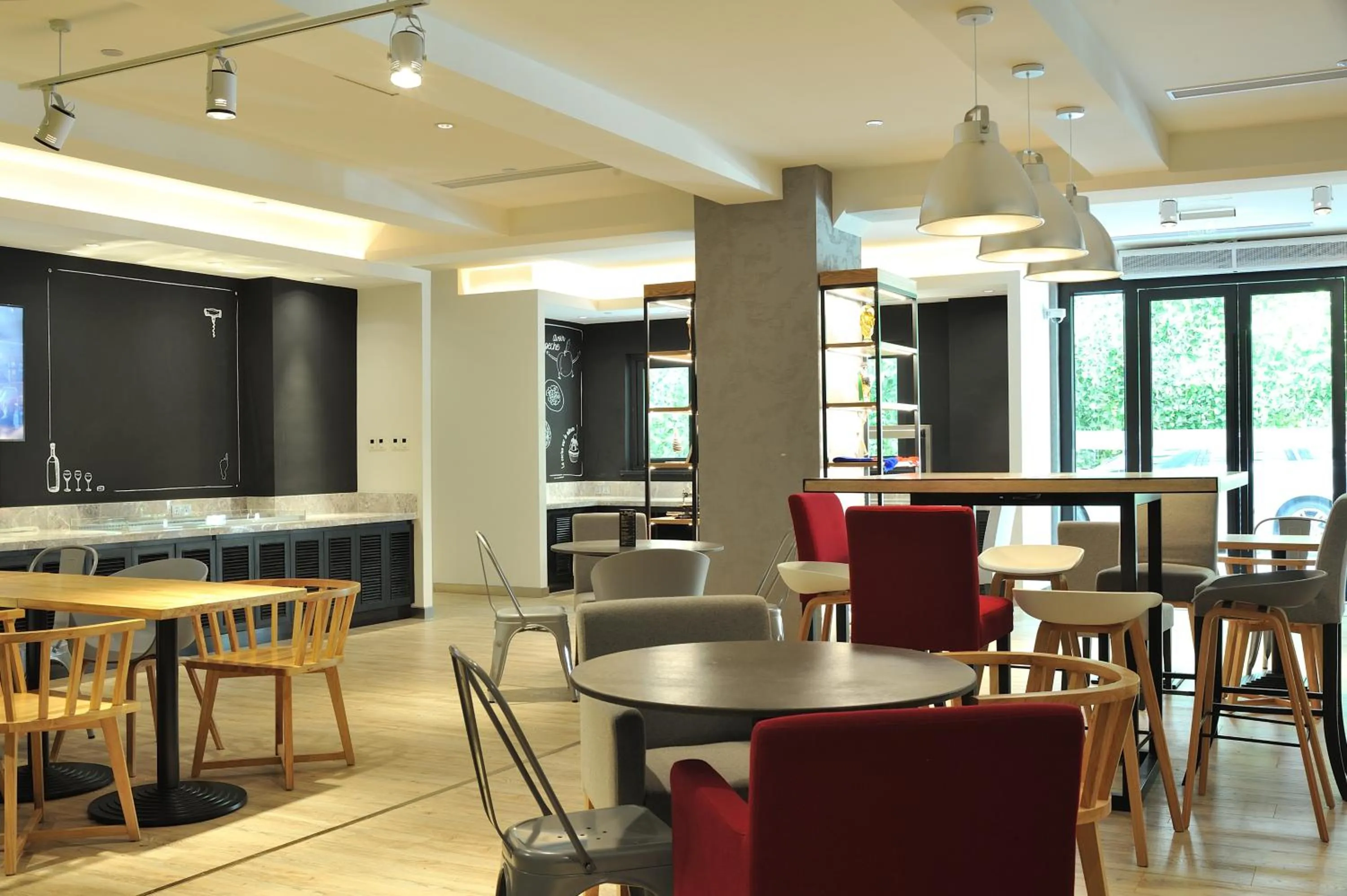 Restaurant/places to eat in Campanile Shanghai Railway Station and People's Square